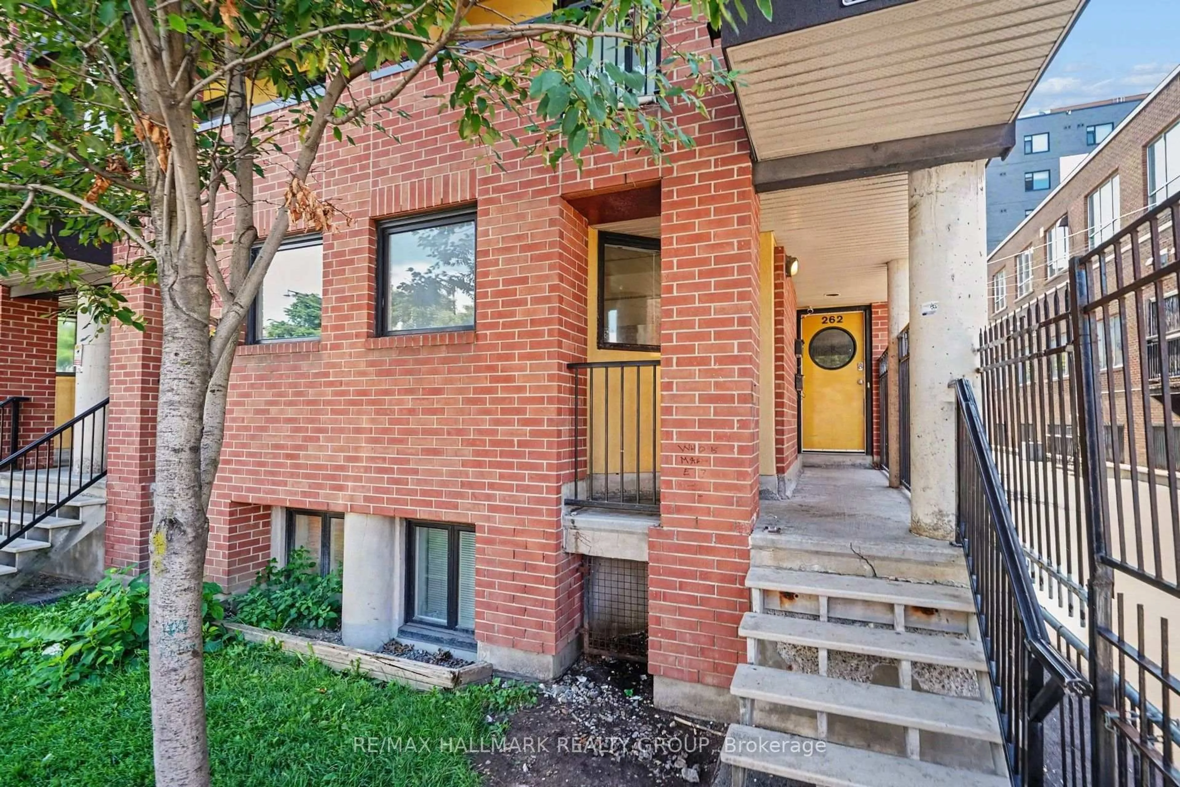 Home with brick exterior material, street for 260 King Edward Ave, Ottawa Ontario K1N 7M1