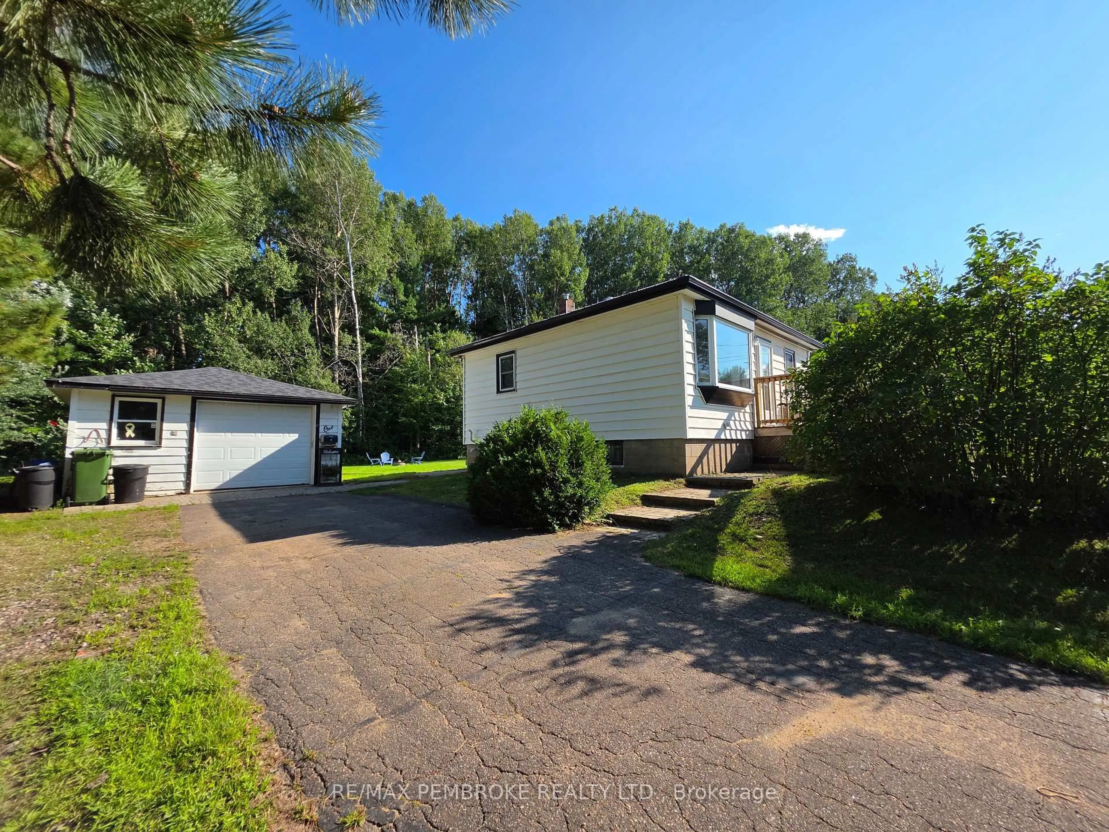 A pic from outside/outdoor area/front of a property/back of a property/a pic from drone, unknown for 1 New St, Petawawa Ontario K8H 2H4