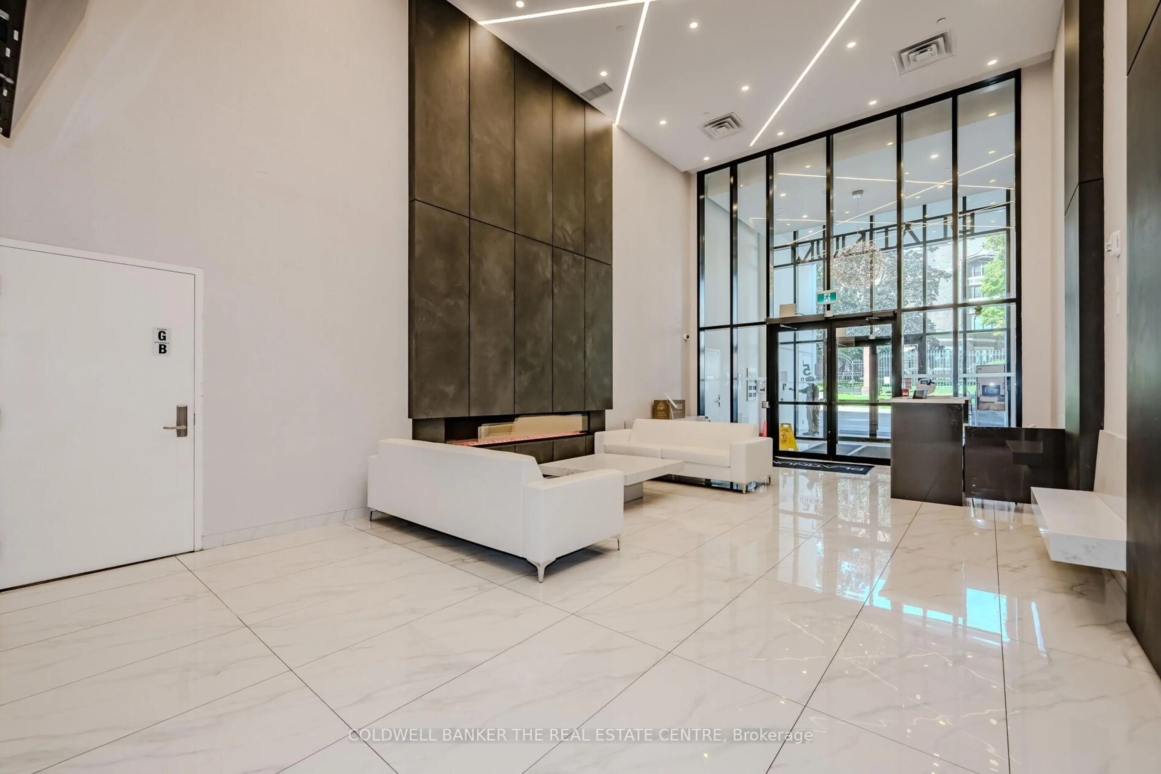 Lobby for 15 Queen St #610, Hamilton Ontario L8P 3R6