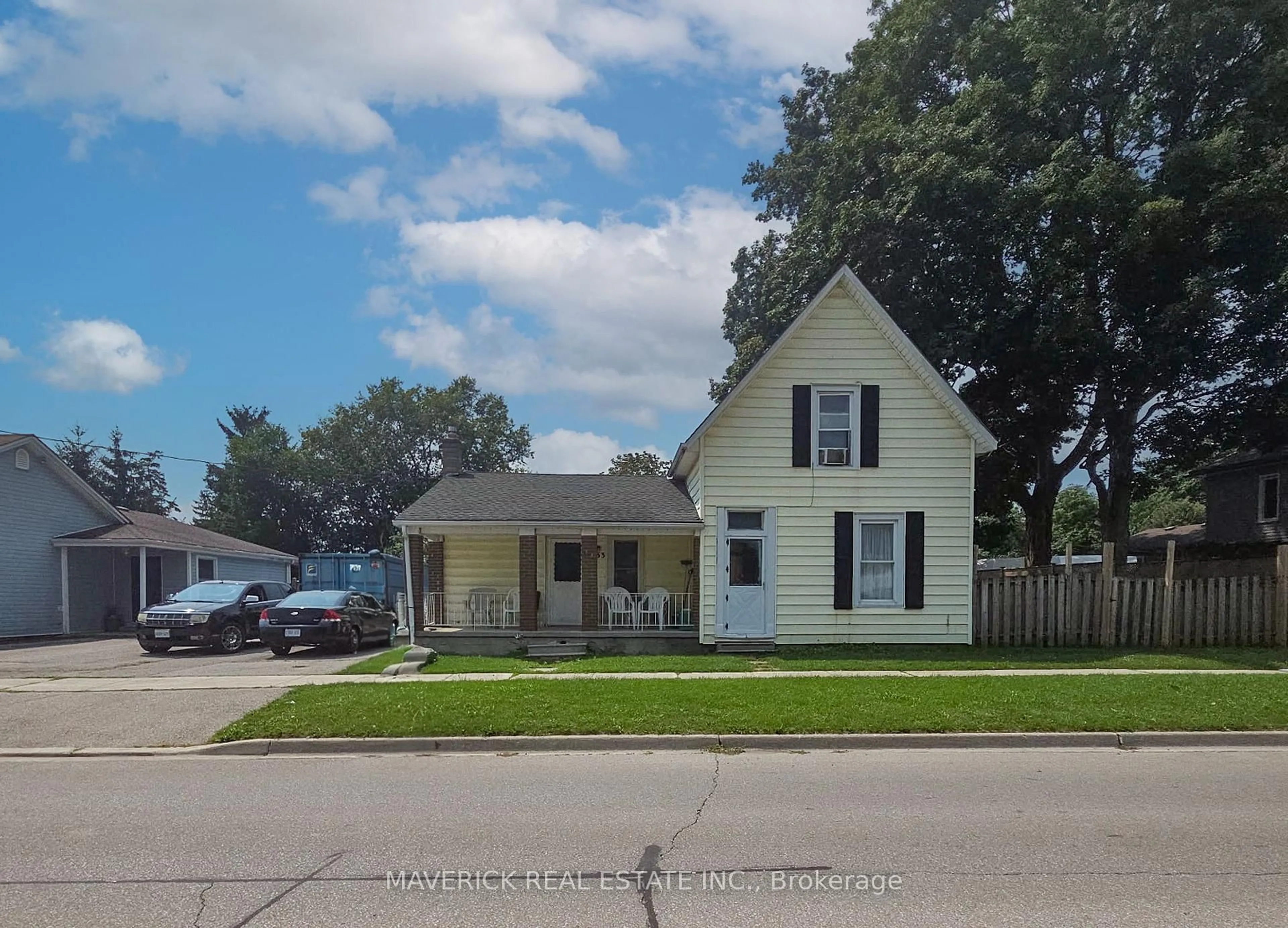 A pic from outside/outdoor area/front of a property/back of a property/a pic from drone, street for 133 Mutual St, Ingersoll Ontario N5C 2A1