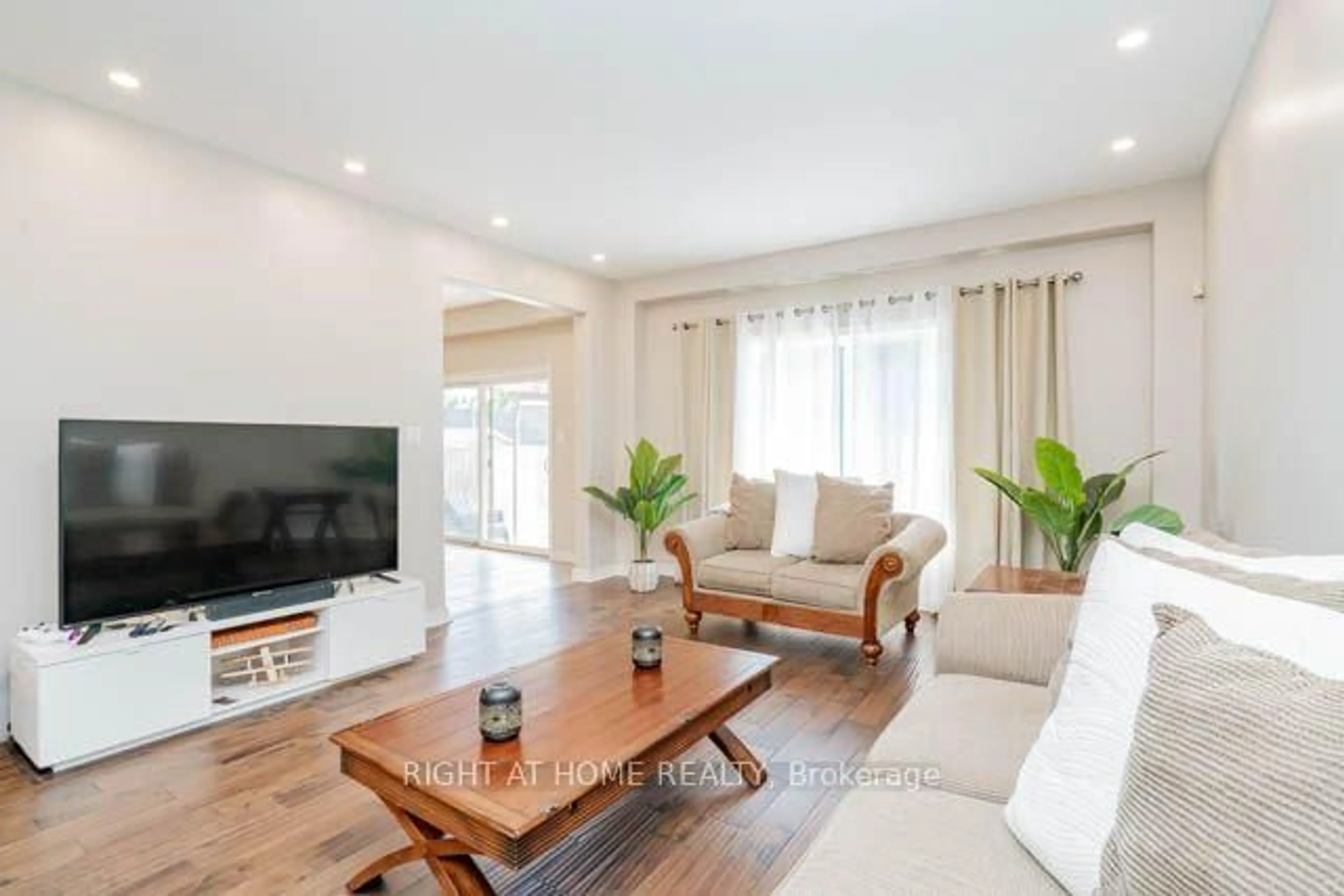 Living room with furniture, wood/laminate floor for 95 Hemlock Way, Grimsby Ontario L3M 0A9