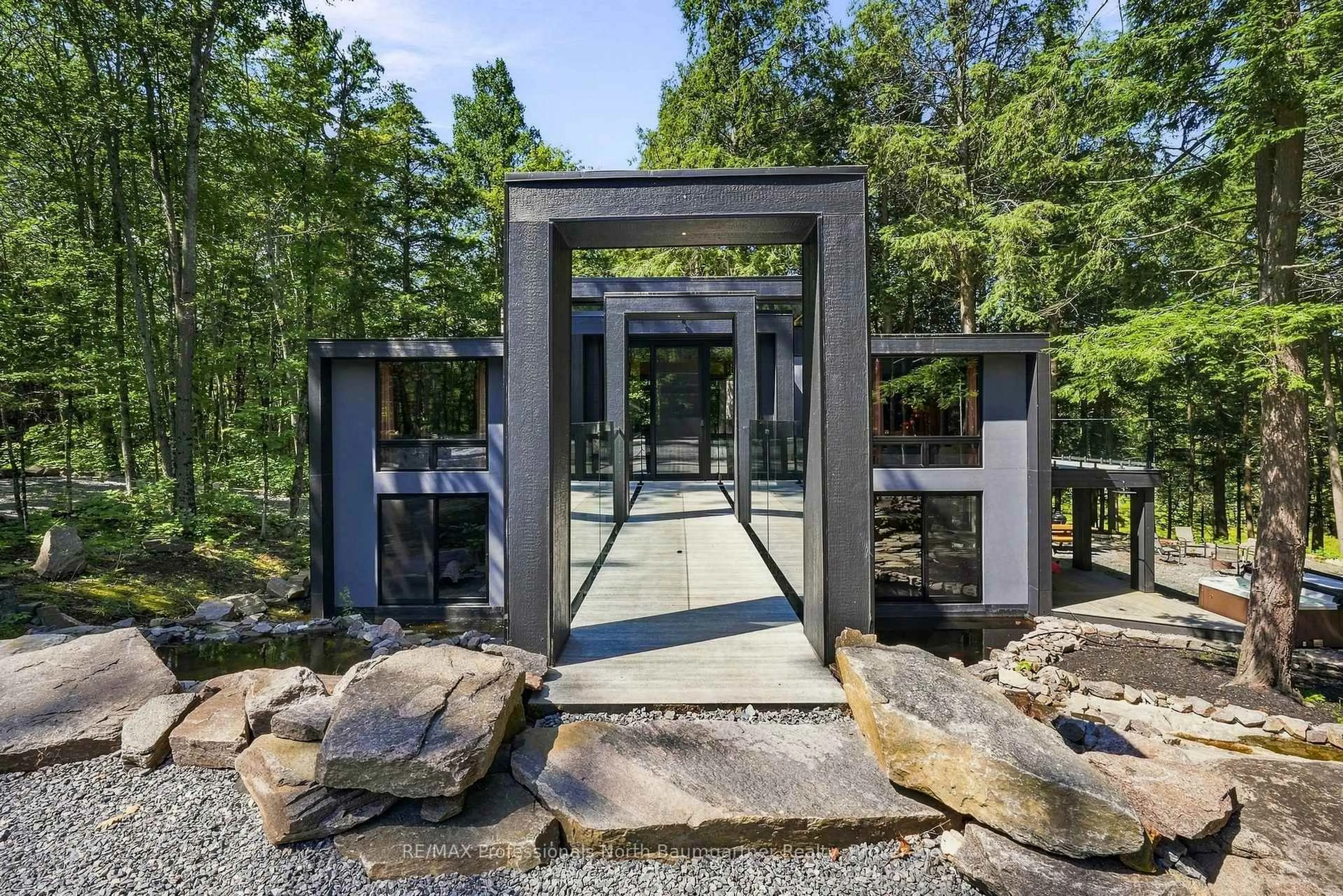 Indoor entryway for 1433 Buckslide Rd, Algonquin Highlands Ontario K0M 1S0