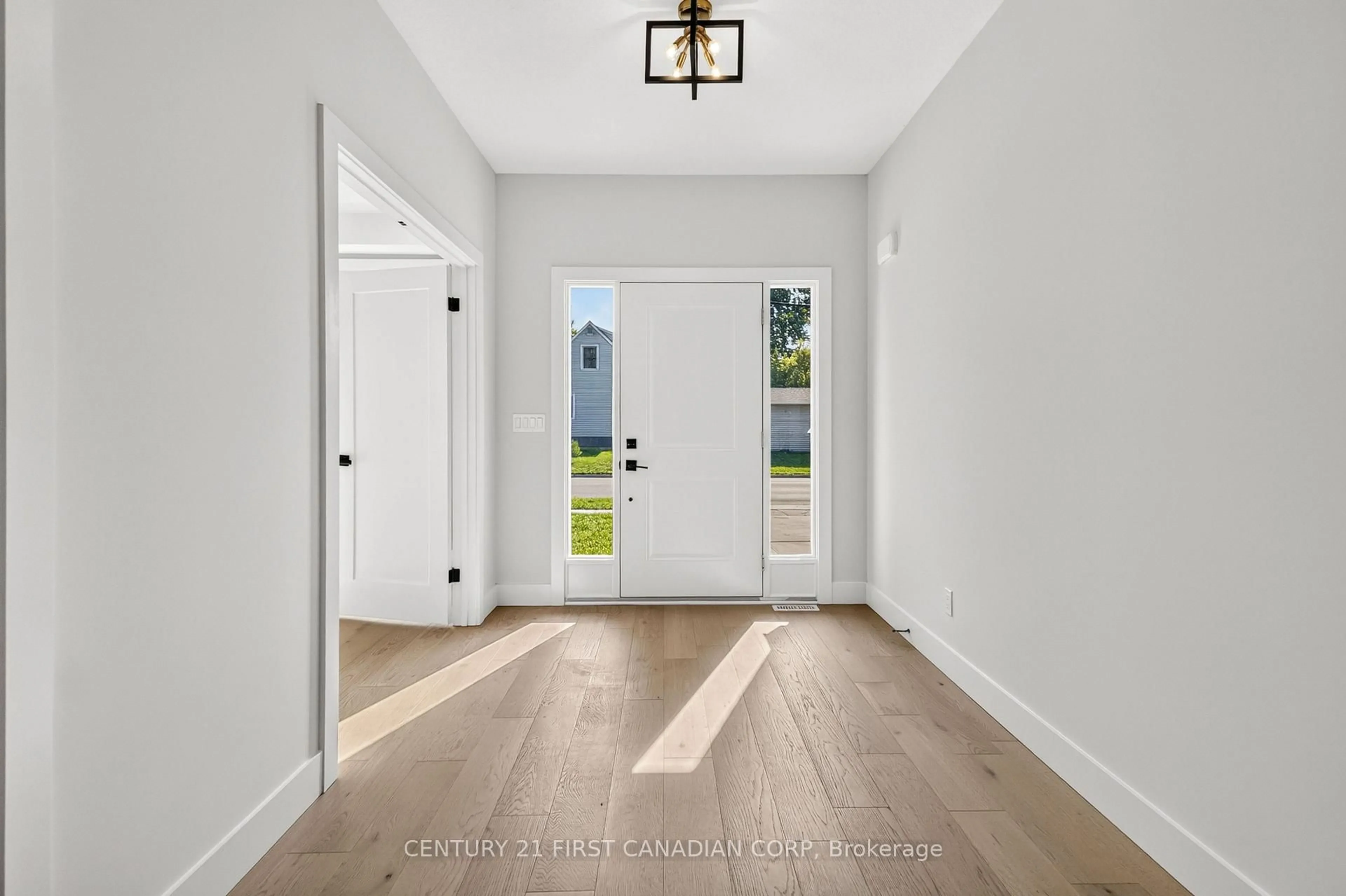 Indoor entryway for 775 VERULAM St, London South Ontario N6C 3A7