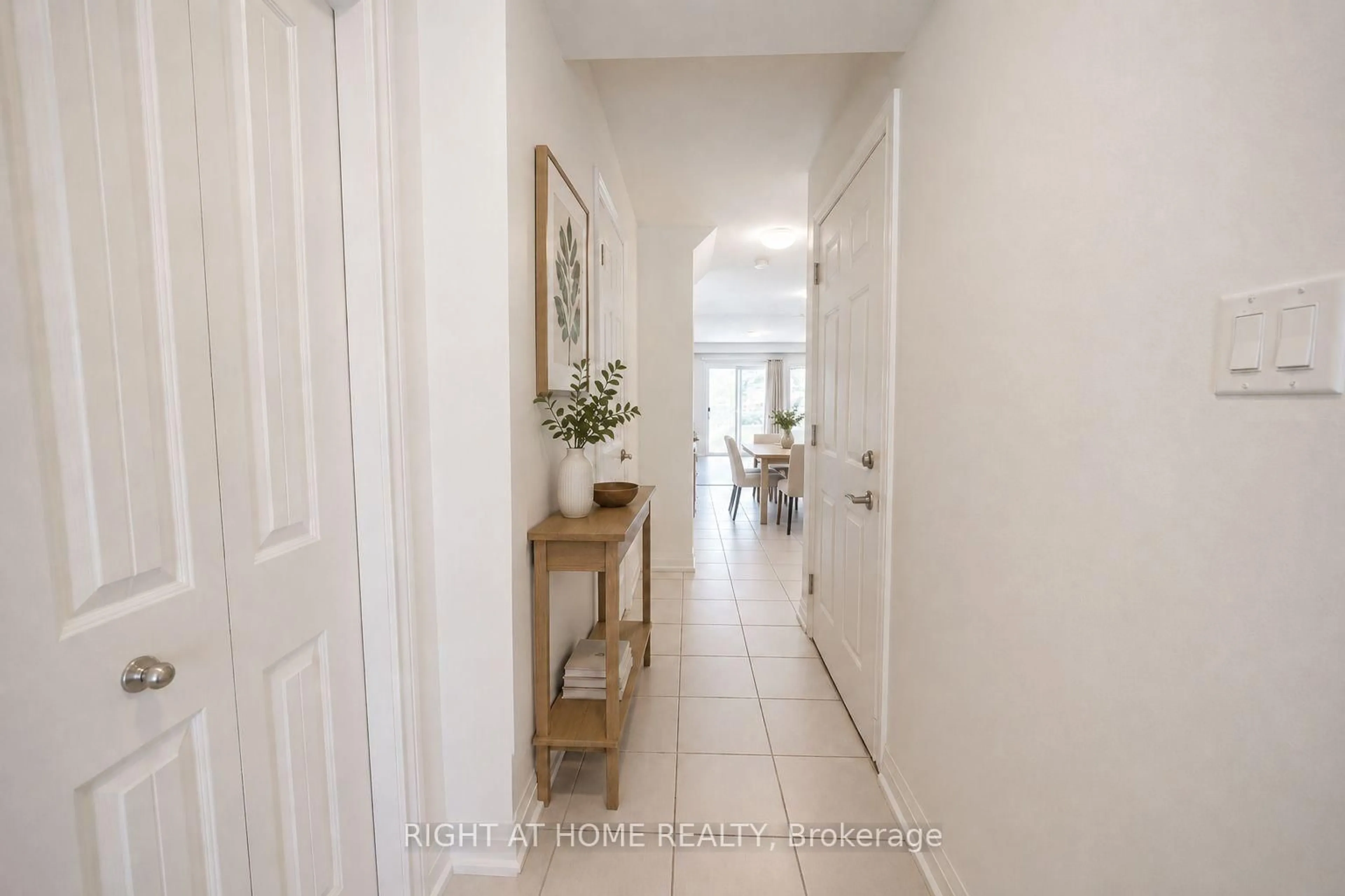 Indoor entryway for 66 Arlington Cres, Guelph Ontario N1L 0L1