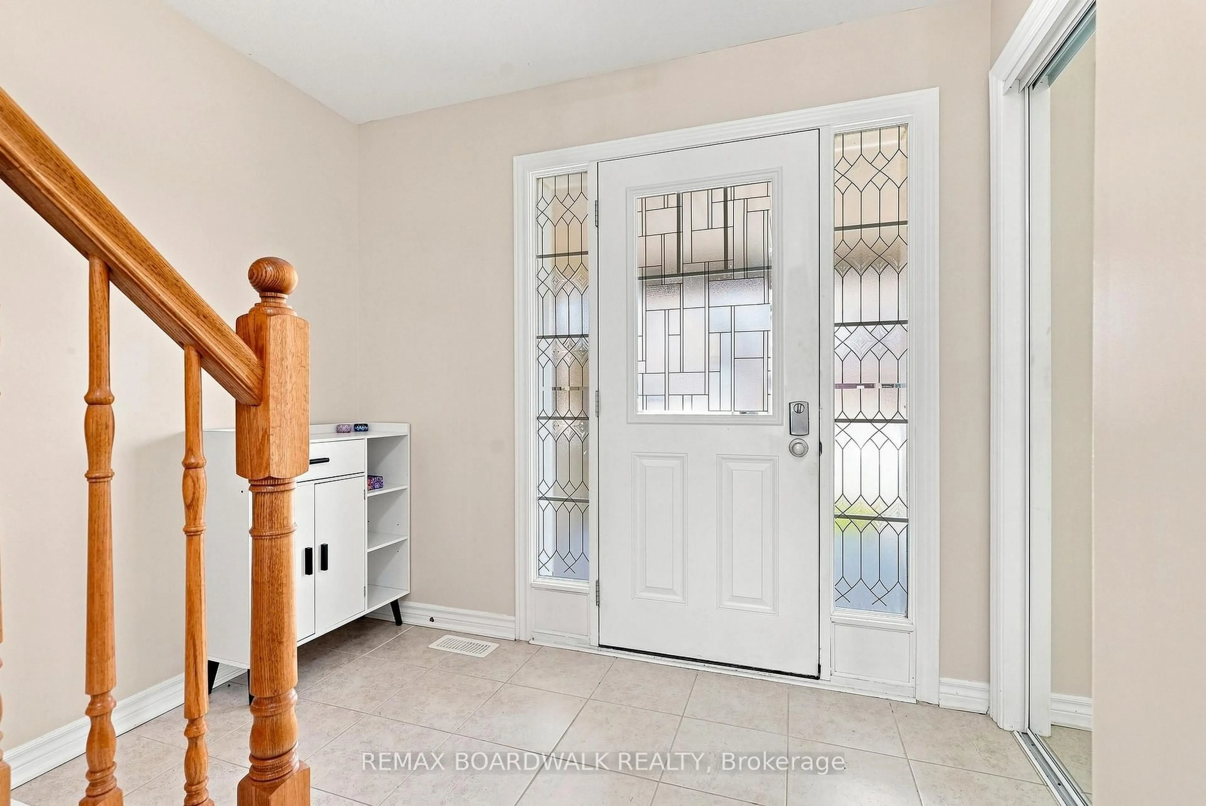 Indoor entryway for 355 Sweetclover Way, Ottawa Ontario K4A 1E6
