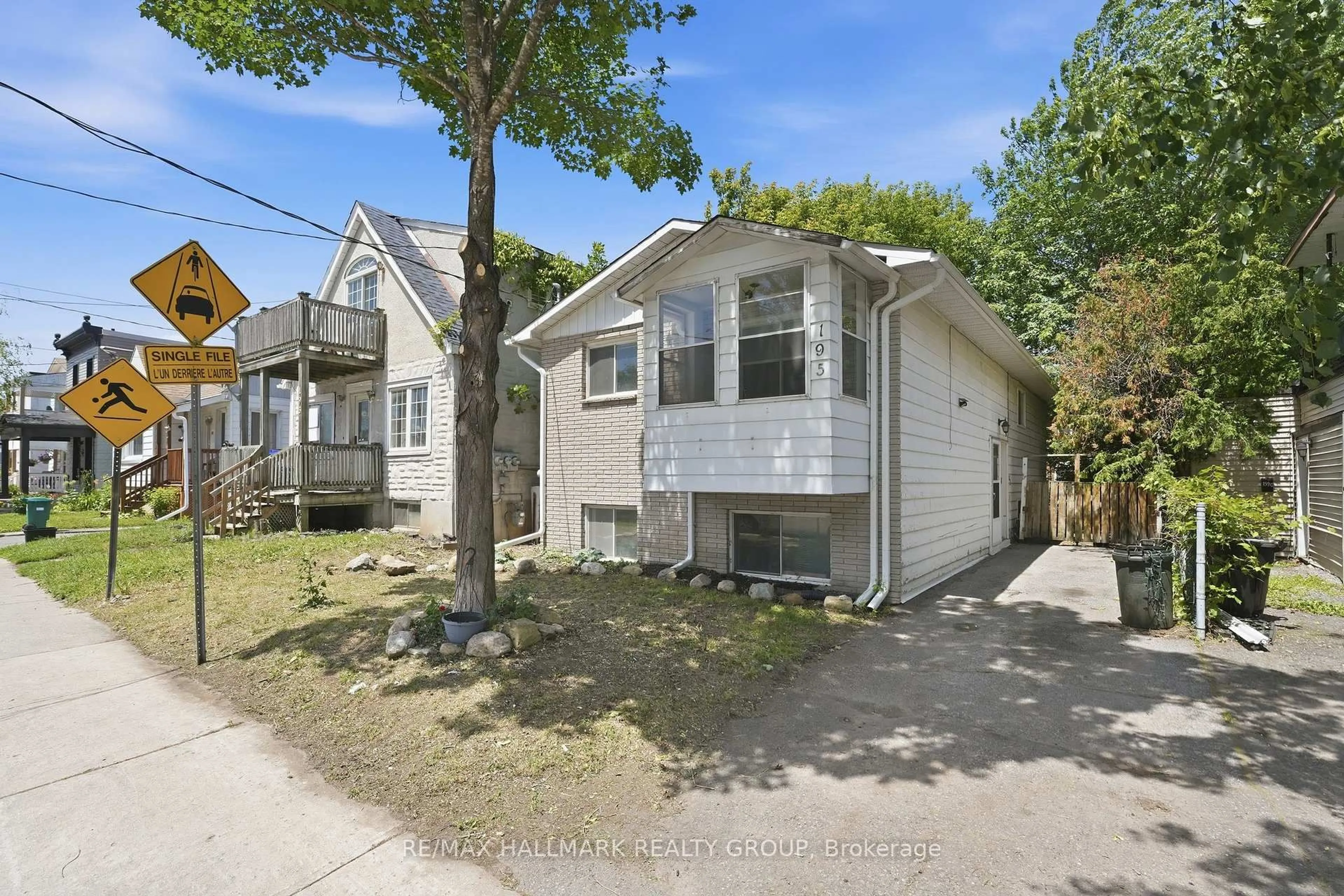A pic from outside/outdoor area/front of a property/back of a property/a pic from drone, street for 195 Deschamps Ave, Ottawa Ontario K1L 5Z3