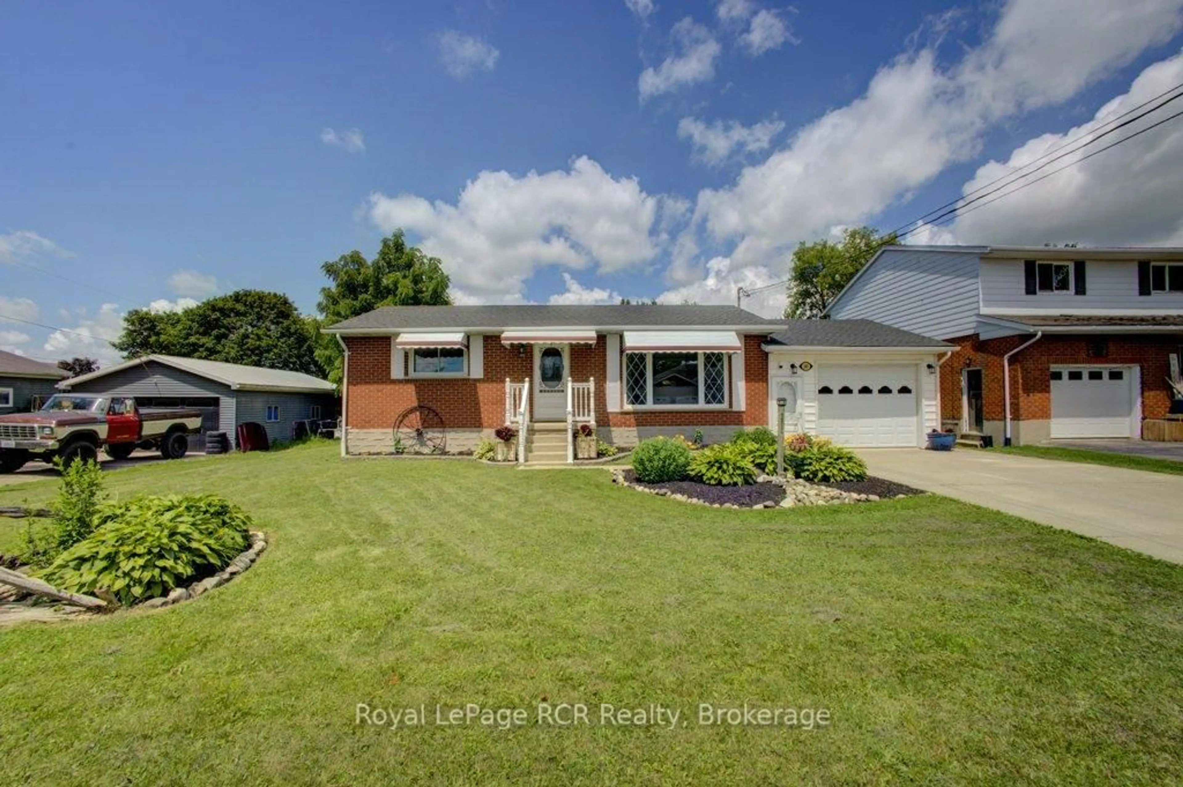 Unknown for 280 Domville St, Wellington North Ontario N0G 1A0