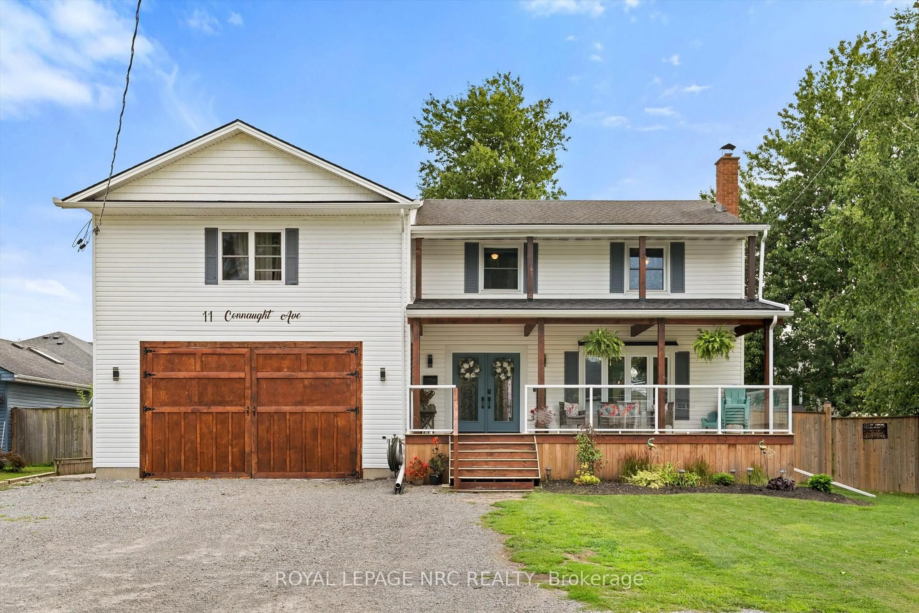 Home with brick exterior material, street for 11 Connaught Ave, Thorold Ontario L0S 1K0