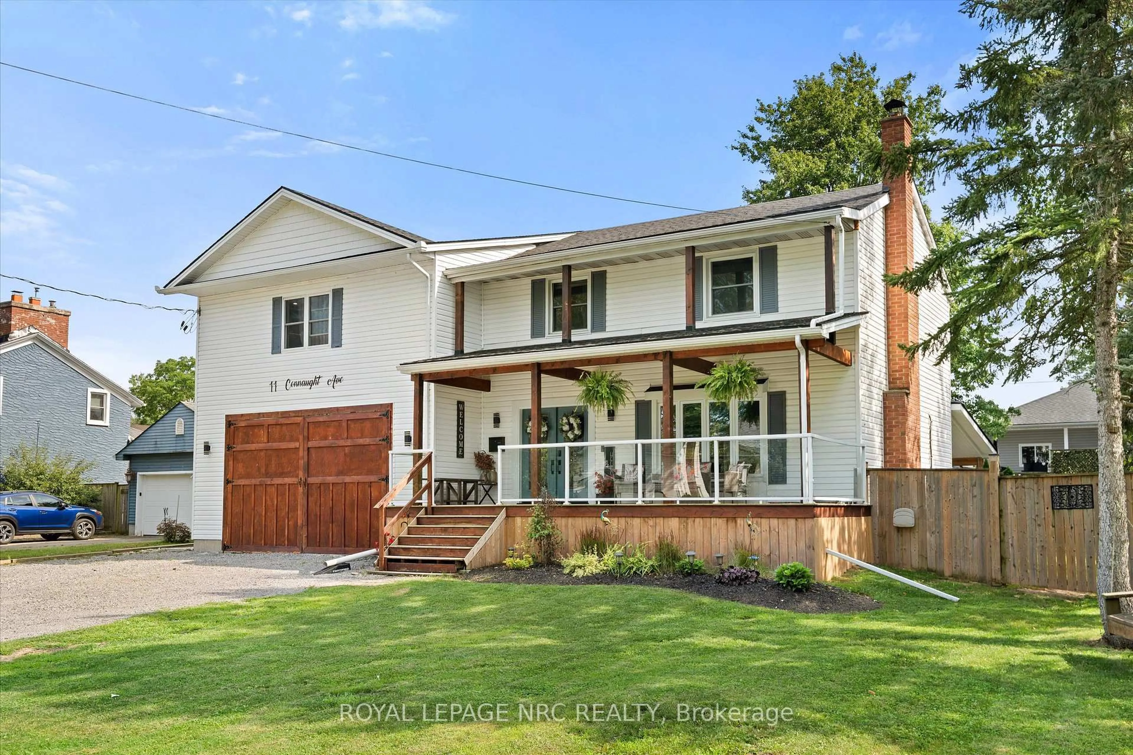 Home with brick exterior material, street for 11 Connaught Ave, Thorold Ontario L0S 1K0