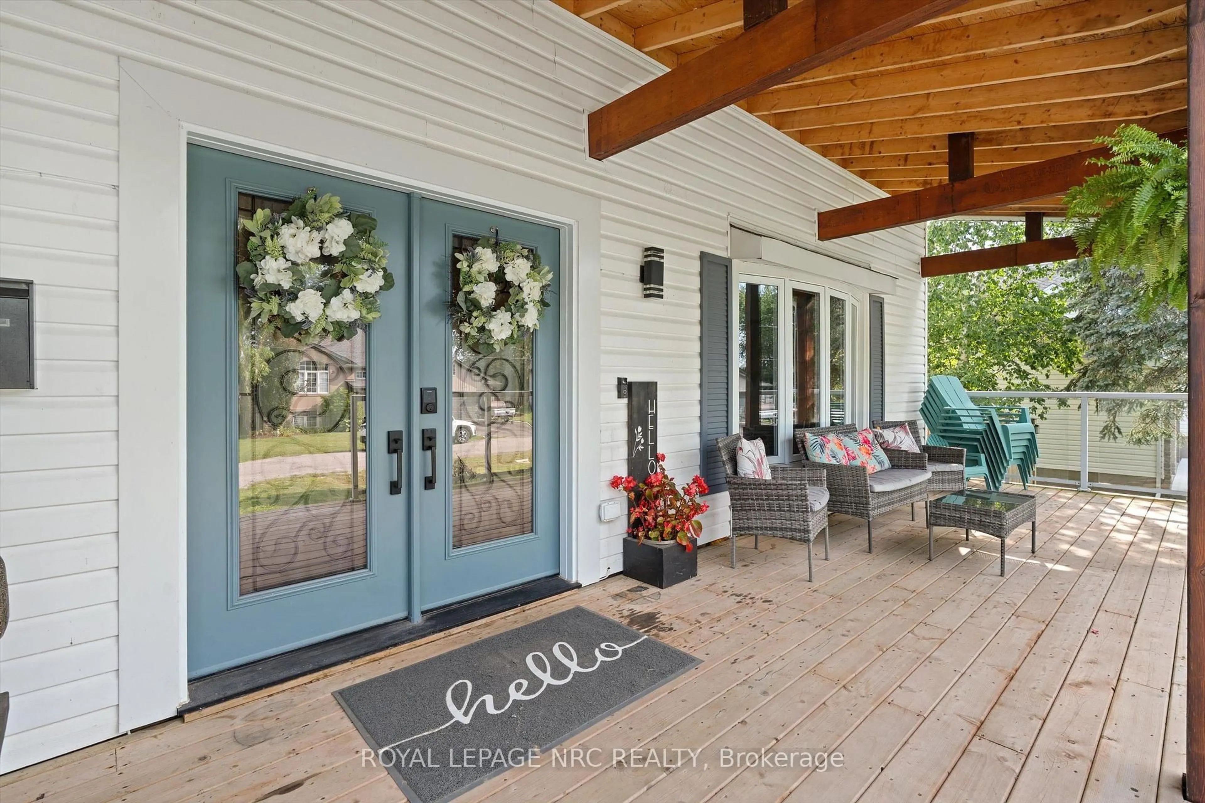 Indoor entryway for 11 Connaught Ave, Thorold Ontario L0S 1K0