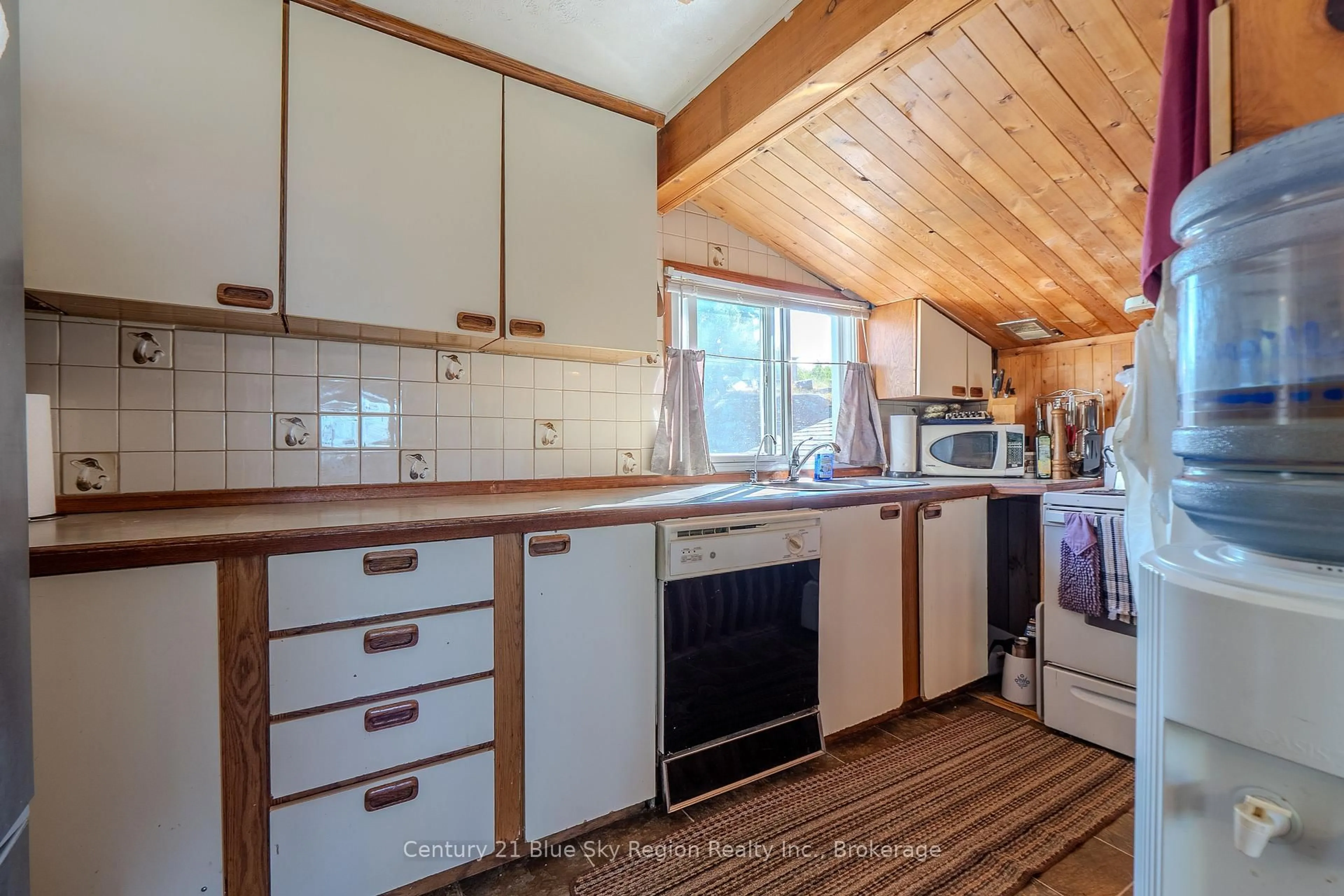 Standard kitchen, wood/laminate floor for 16 Gabriel Rd, West Nipissing Ontario P0H 2M0