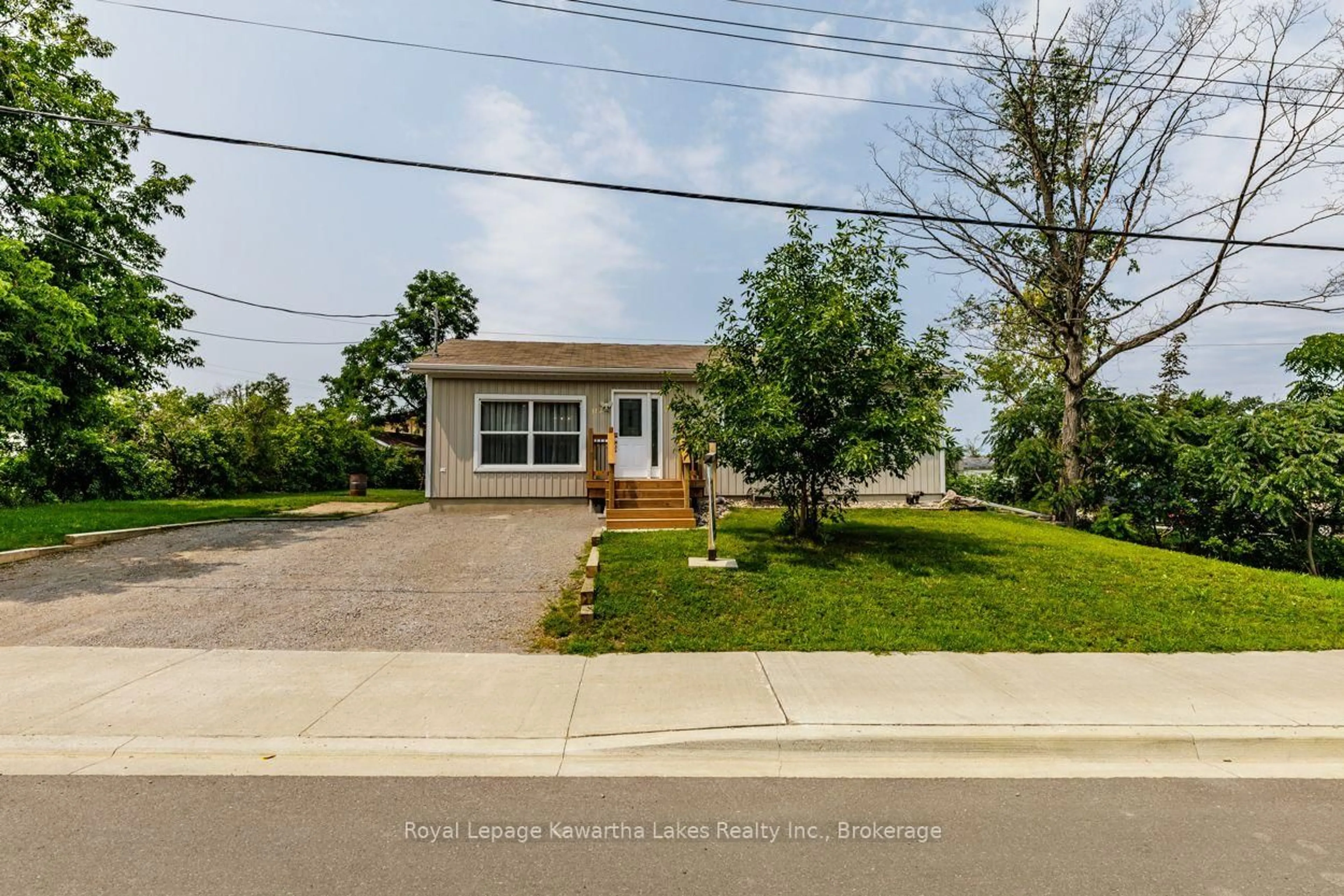 A pic from outside/outdoor area/front of a property/back of a property/a pic from drone, street for 112 Murray St, Kawartha Lakes Ontario K0M 1N0