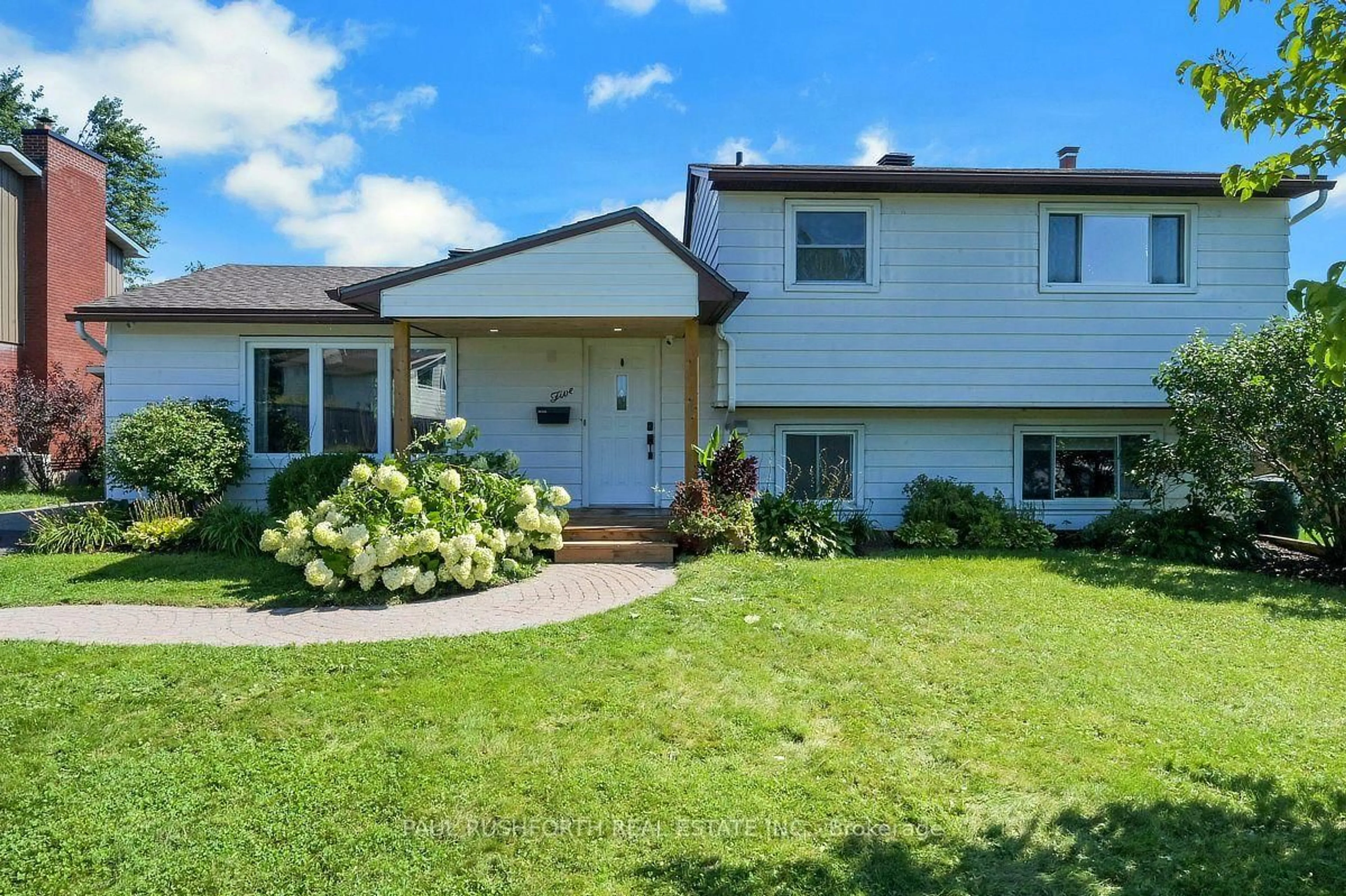 Home with vinyl exterior material, street for 5 Mcmurdo Crt, Ottawa Ontario K2E 5V8