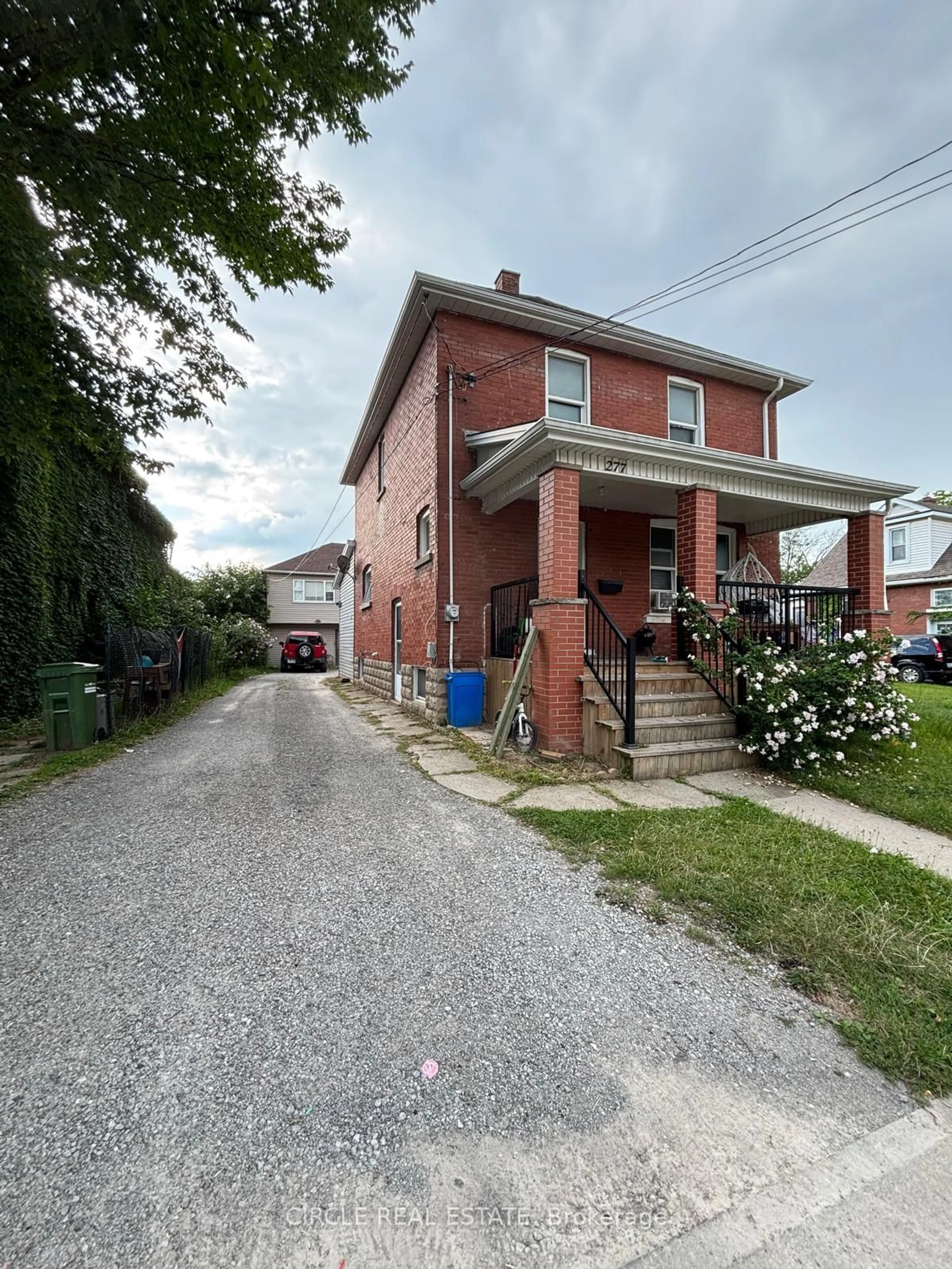 Home with brick exterior material, street for 277 Niagara St, Welland Ontario L3C 1K5