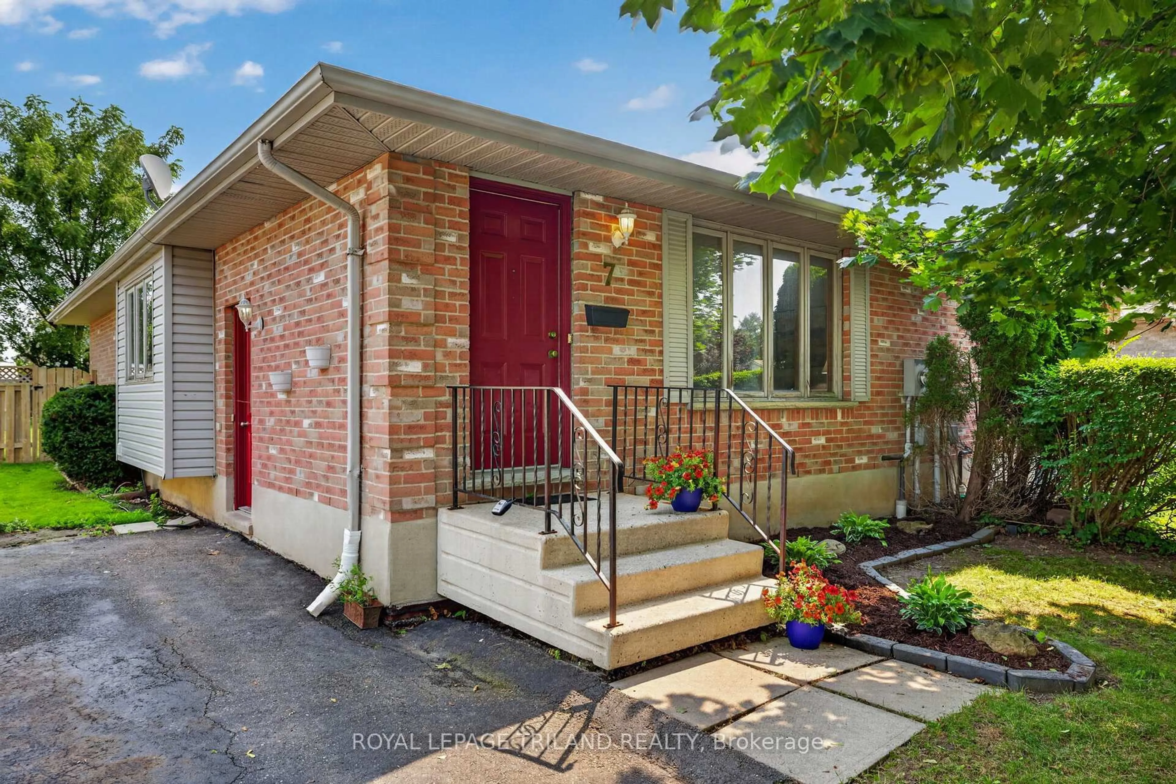 Home with brick exterior material, street for 7 Fanjoy Dr, St. Thomas Ontario N5R 6B2