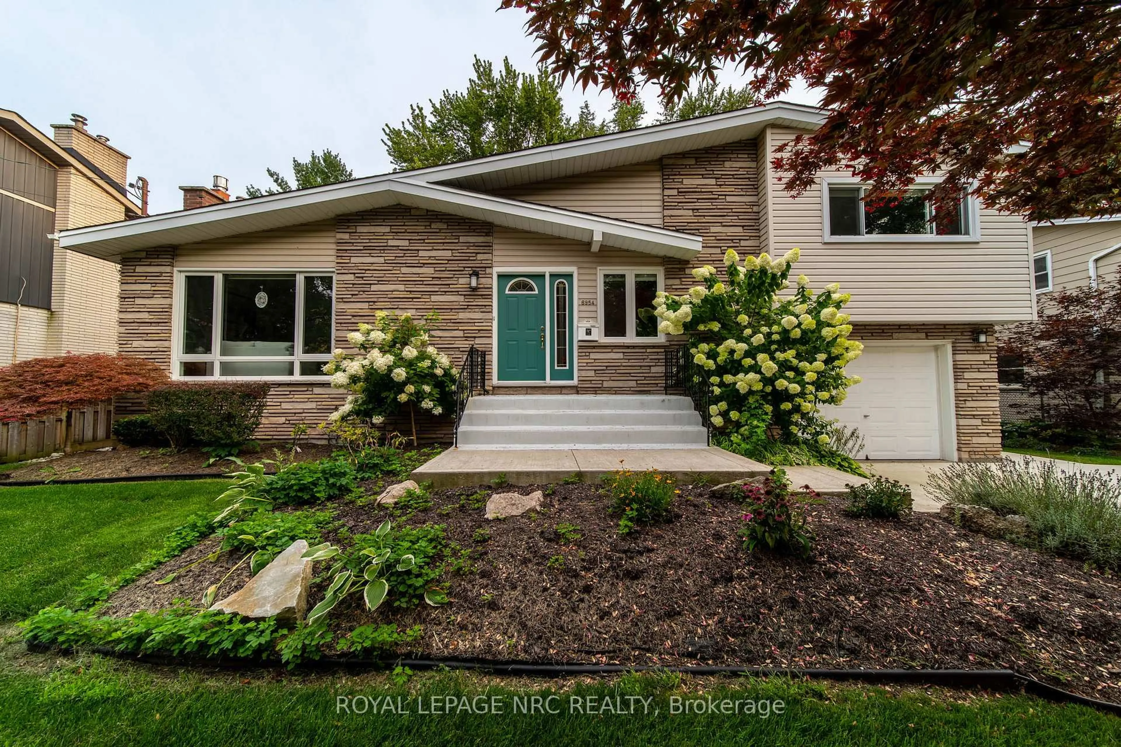 Home with brick exterior material, street for 6954 Coach Dr, Niagara Falls Ontario L2G 2J1
