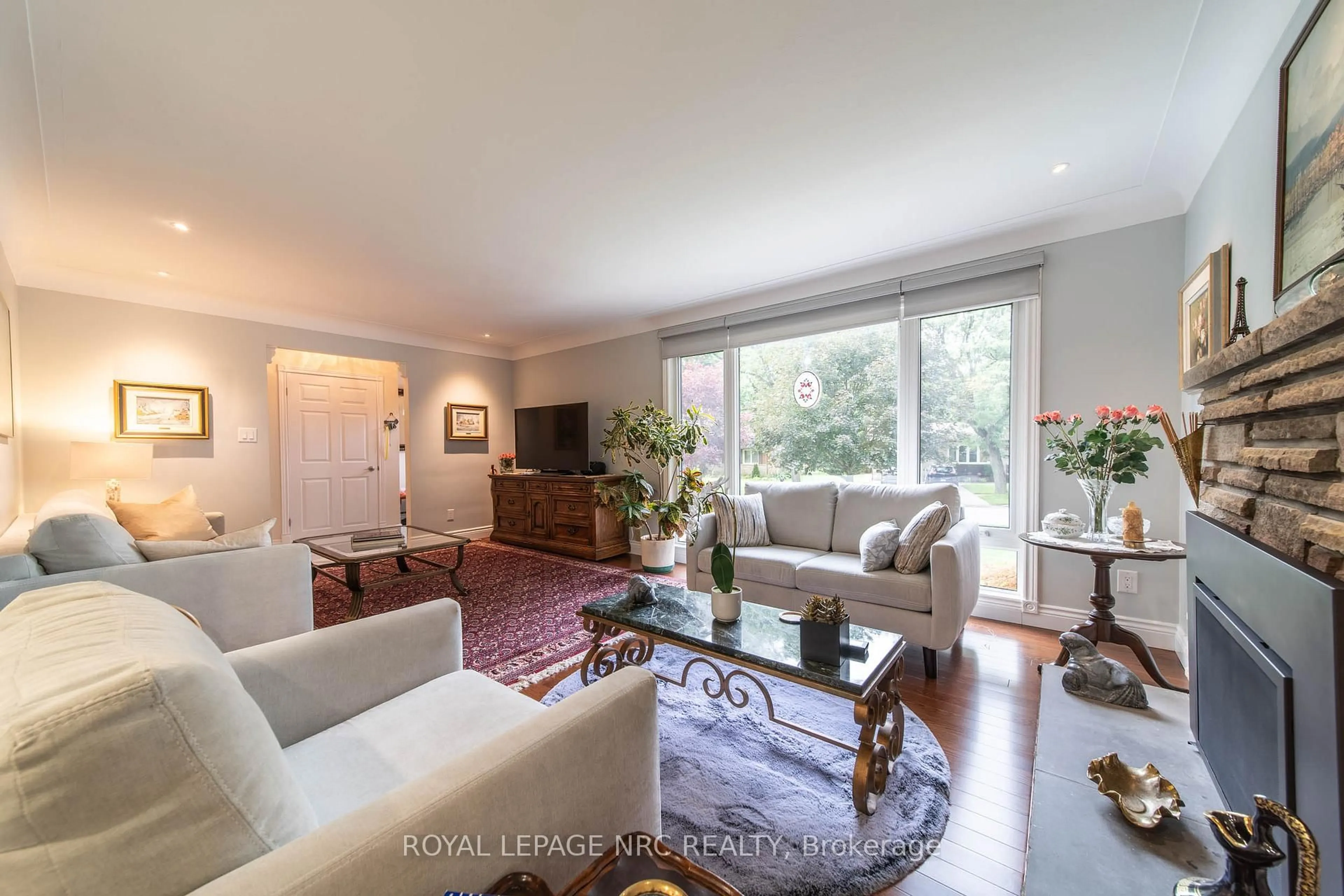 Living room with furniture, unknown for 6954 Coach Dr, Niagara Falls Ontario L2G 2J1