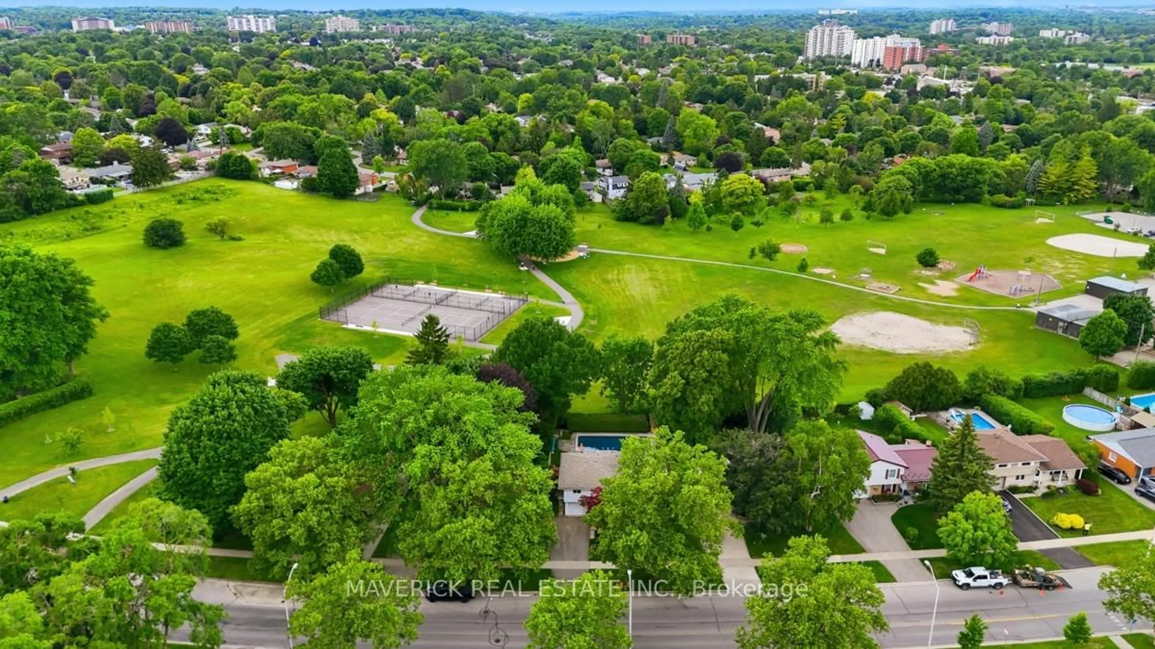 A pic from outside/outdoor area/front of a property/back of a property/a pic from drone, unknown for 653 Viscount Rd, London South Ontario N6J 2Y4