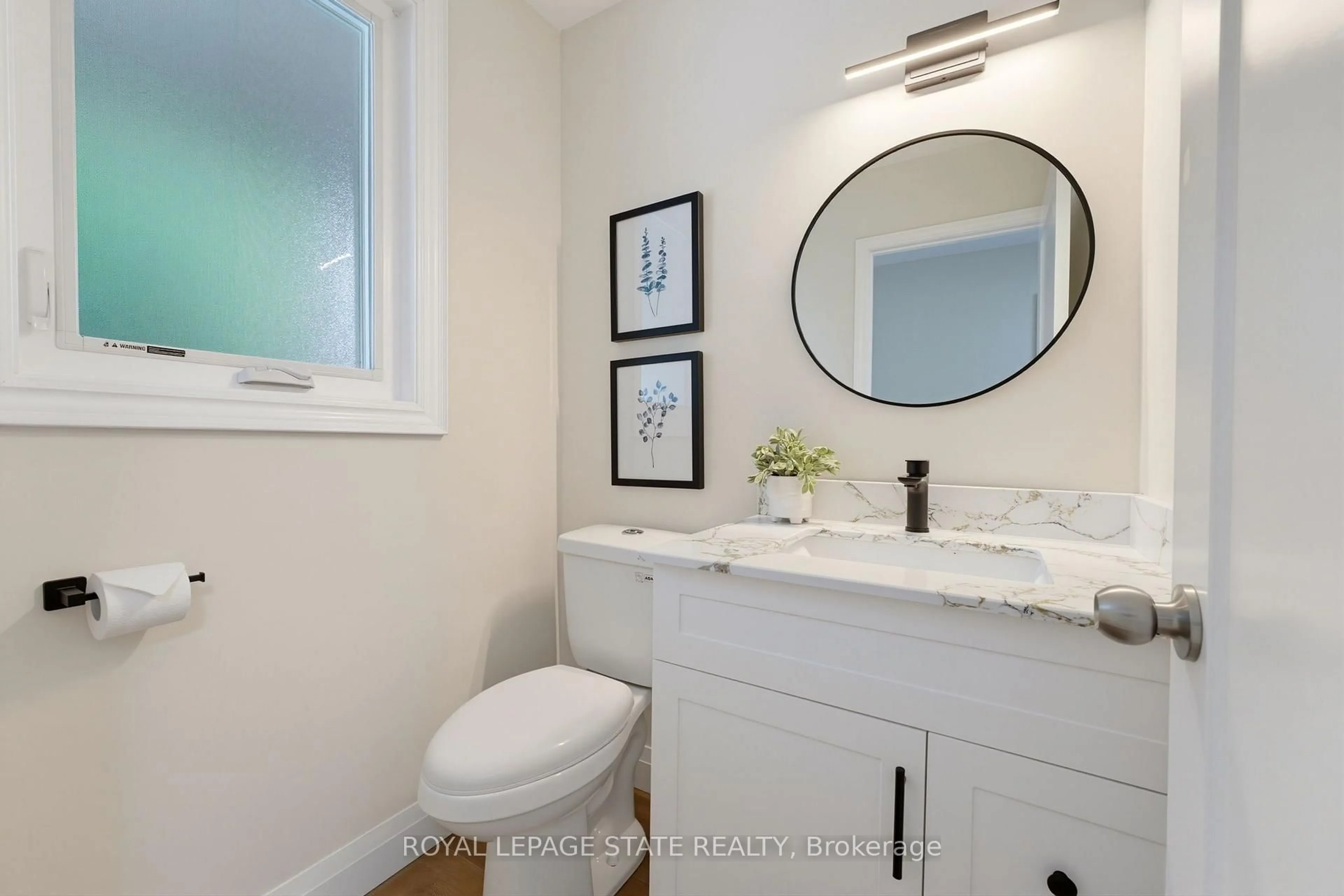 Contemporary bathroom, ceramic/tile floor for 32 Silvervine Dr, Hamilton Ontario L8J 1K2