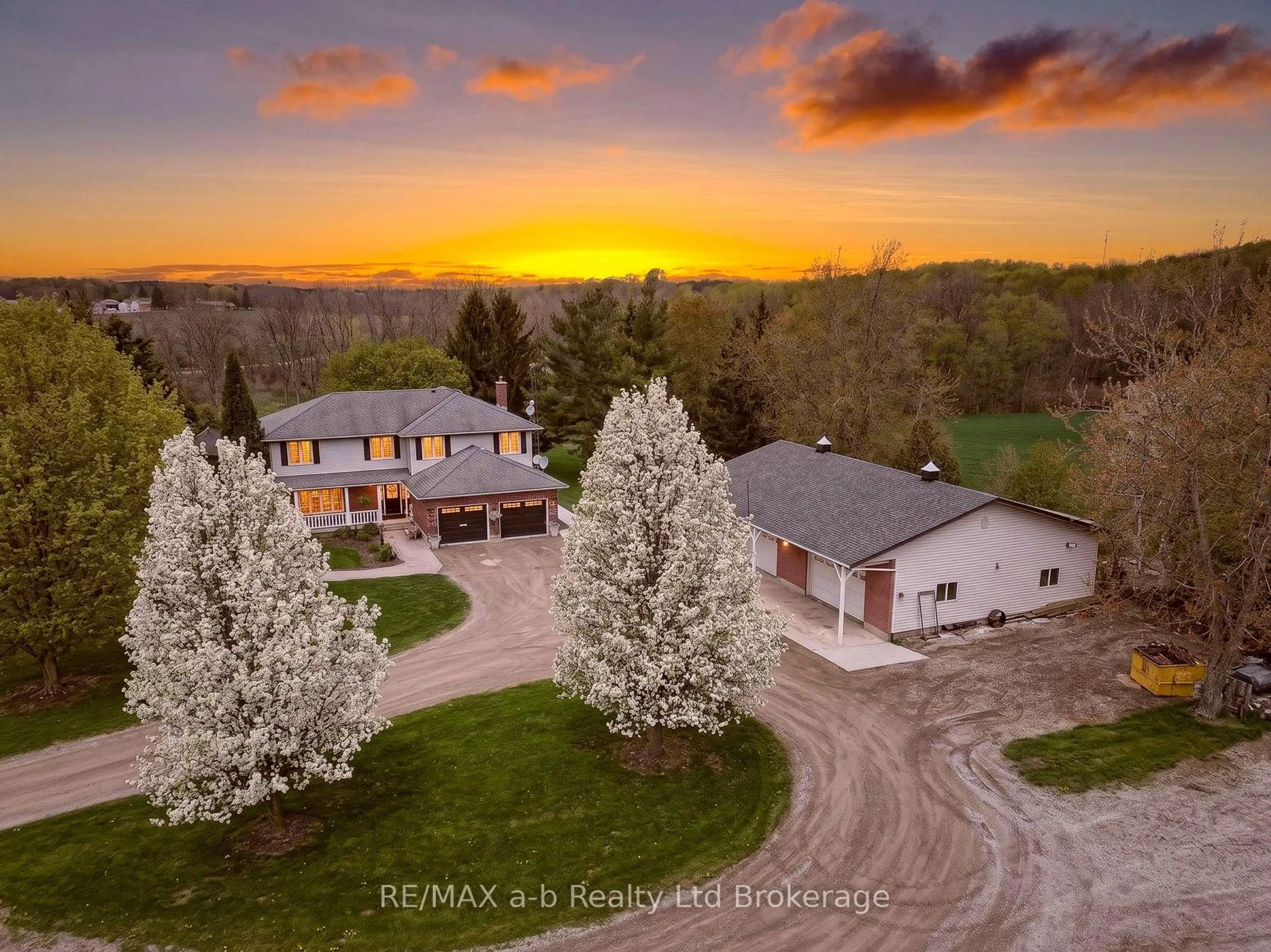 A pic from outside/outdoor area/front of a property/back of a property/a pic from drone, unknown for 403745 Union Rd, Ingersoll Ontario N5C 3J7