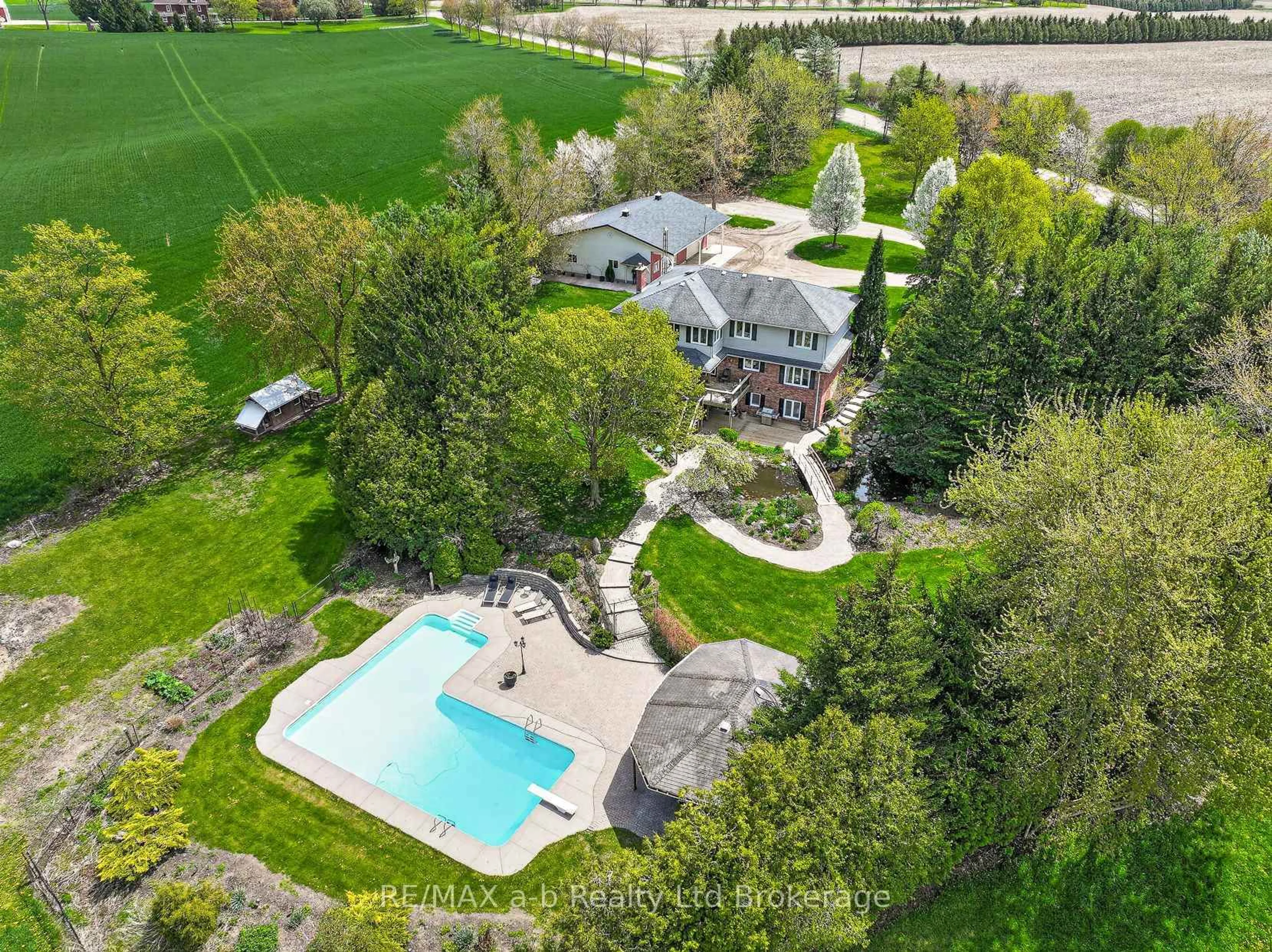 A pic from outside/outdoor area/front of a property/back of a property/a pic from drone, water/lake/river/ocean view for 403745 Union Rd, Ingersoll Ontario N5C 3J7