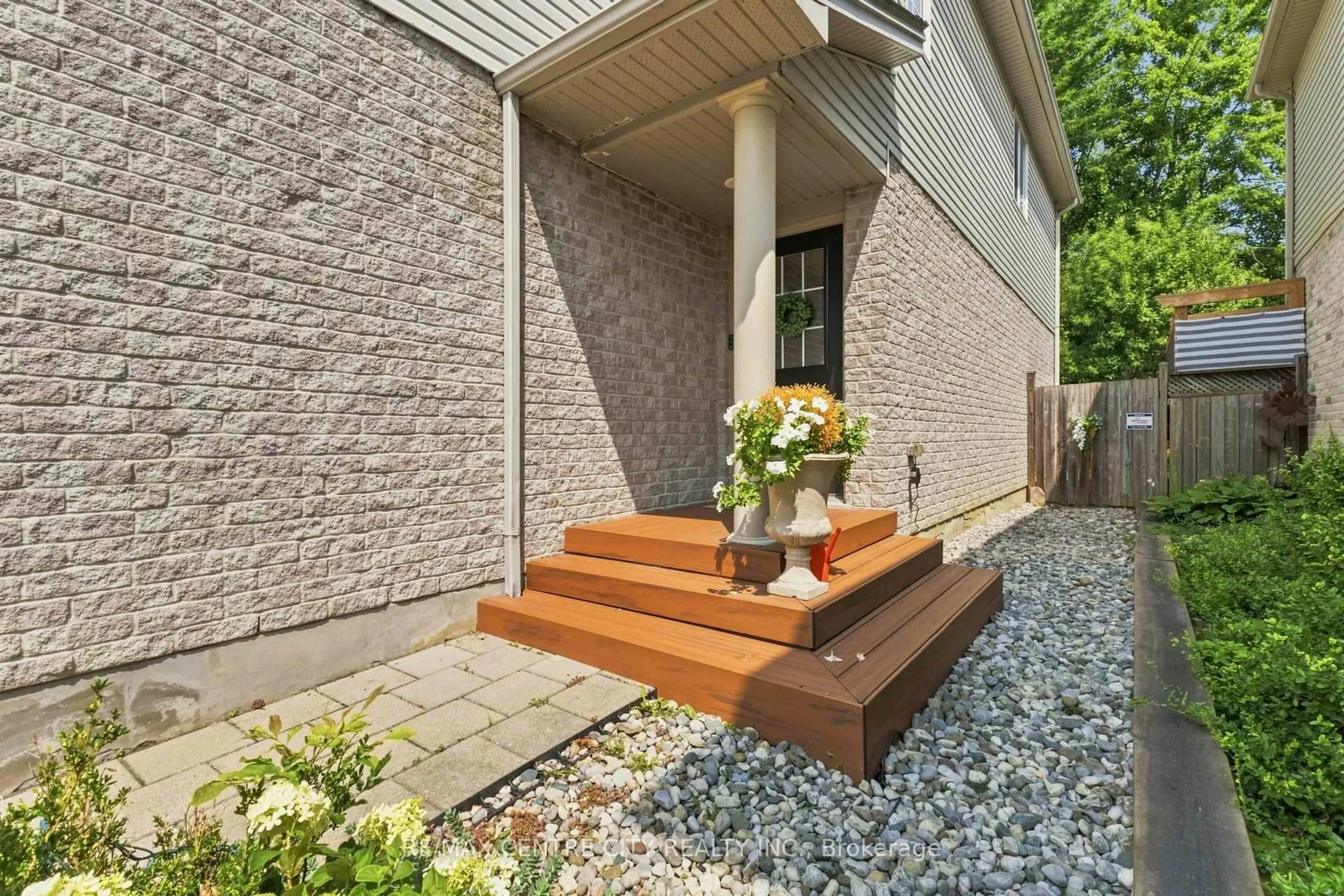 Unknown for 1308 Elson Rd, London North Ontario N6G 5R2
