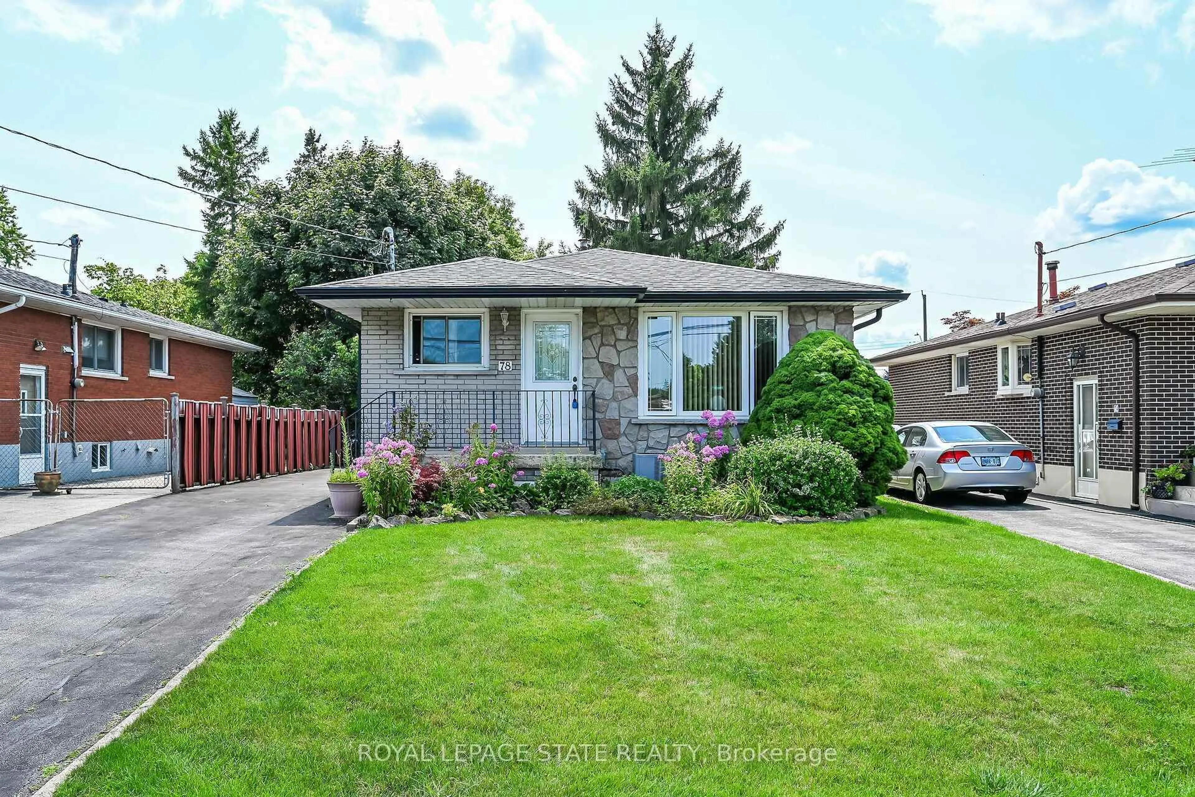 Home with vinyl exterior material, street for 78 Hester St, Hamilton Ontario L9A 2N5