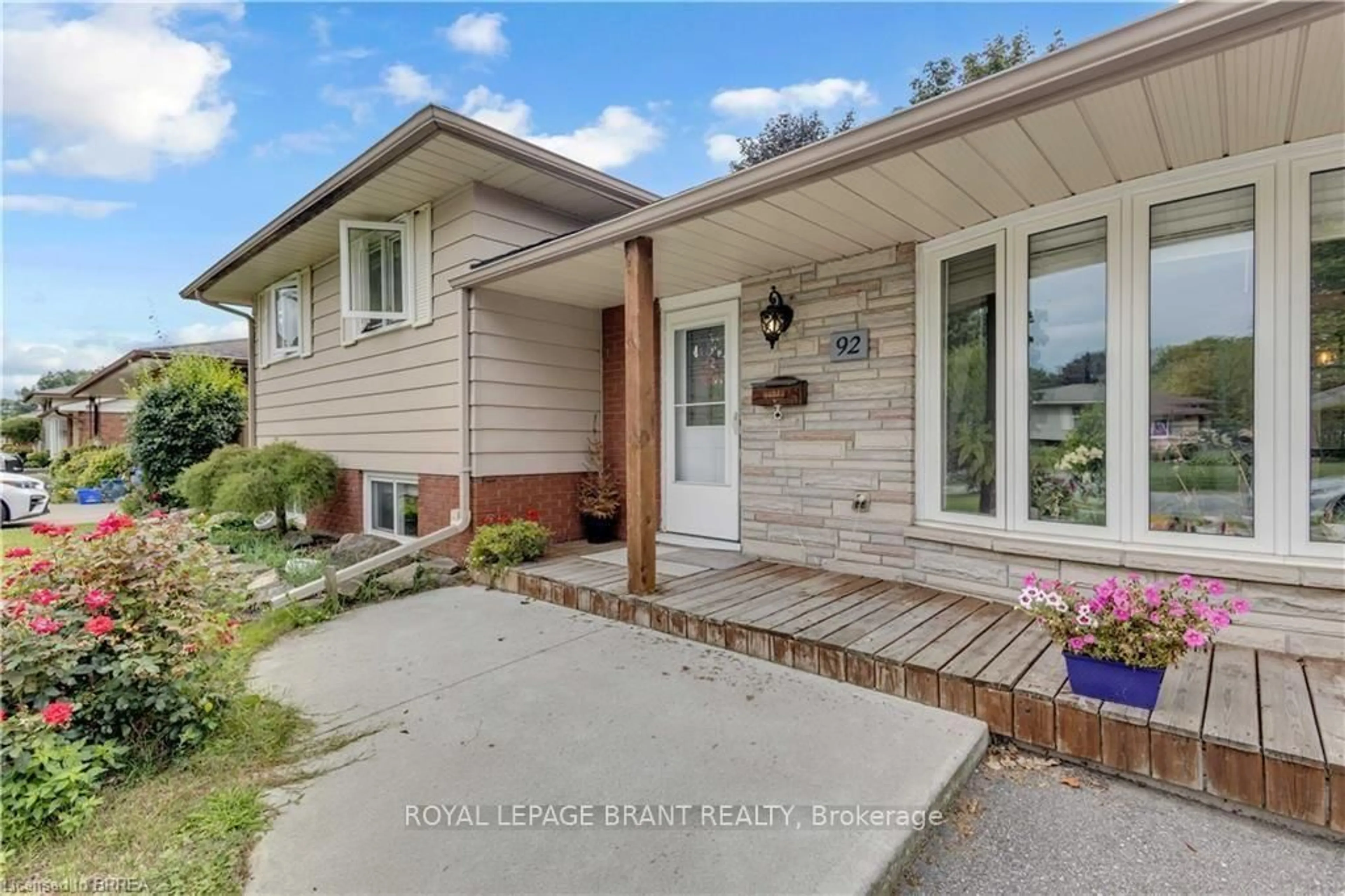 Home with brick exterior material, street for 92 Brier Park Rd, Brantford Ontario N3R 5T4