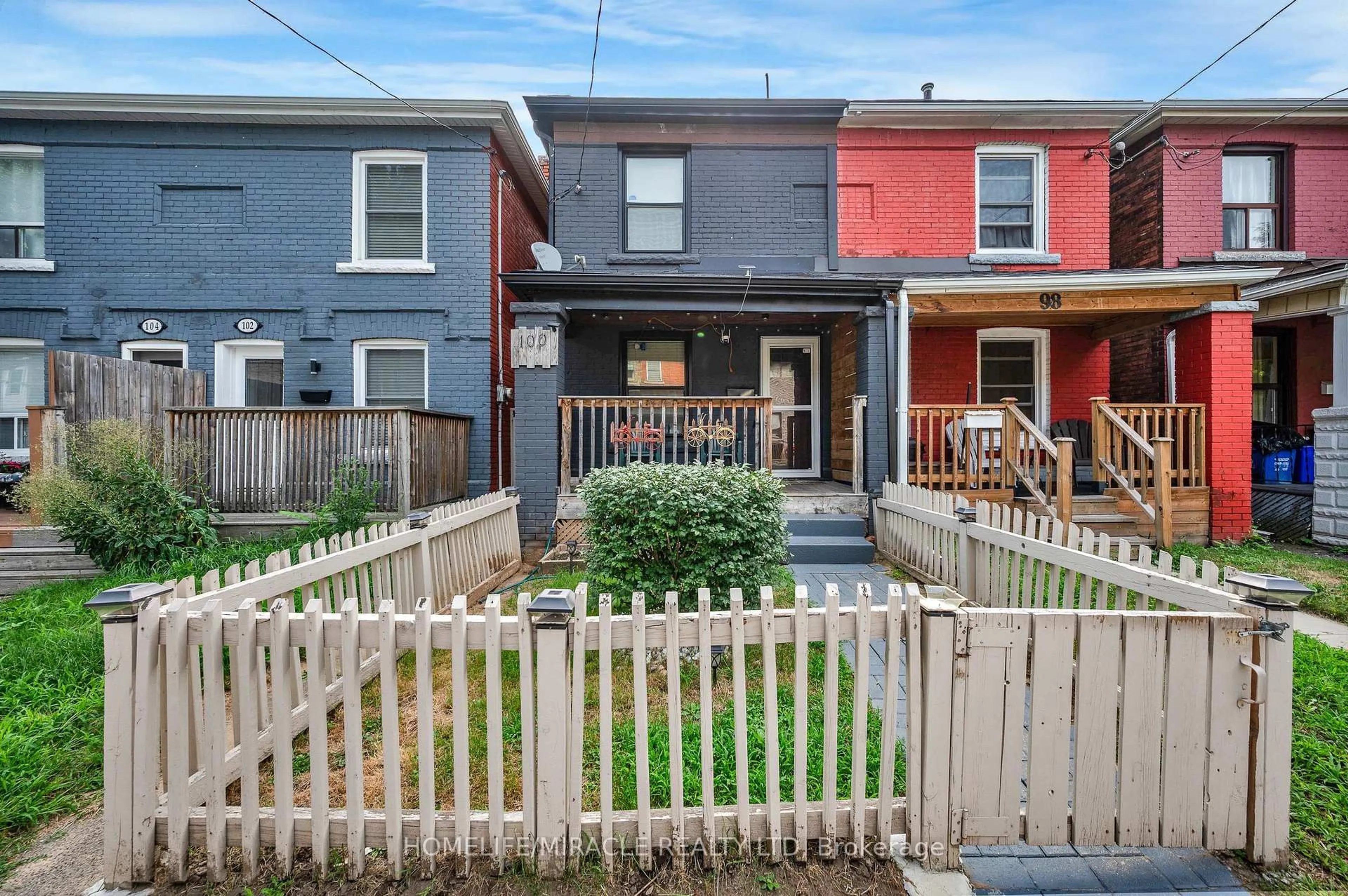 Patio, street for 100 Gibson Ave, Hamilton Ontario L8L 6J8