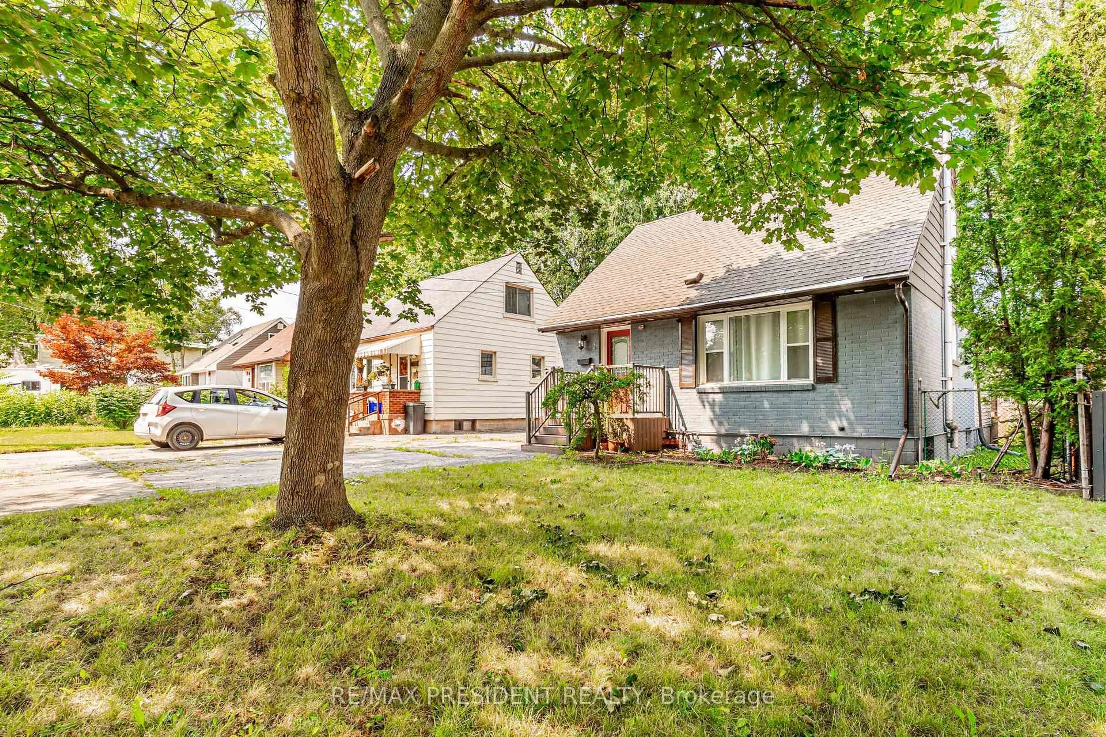 Patio, street for 13 Lewis St, Hamilton Ontario L8H 6C3
