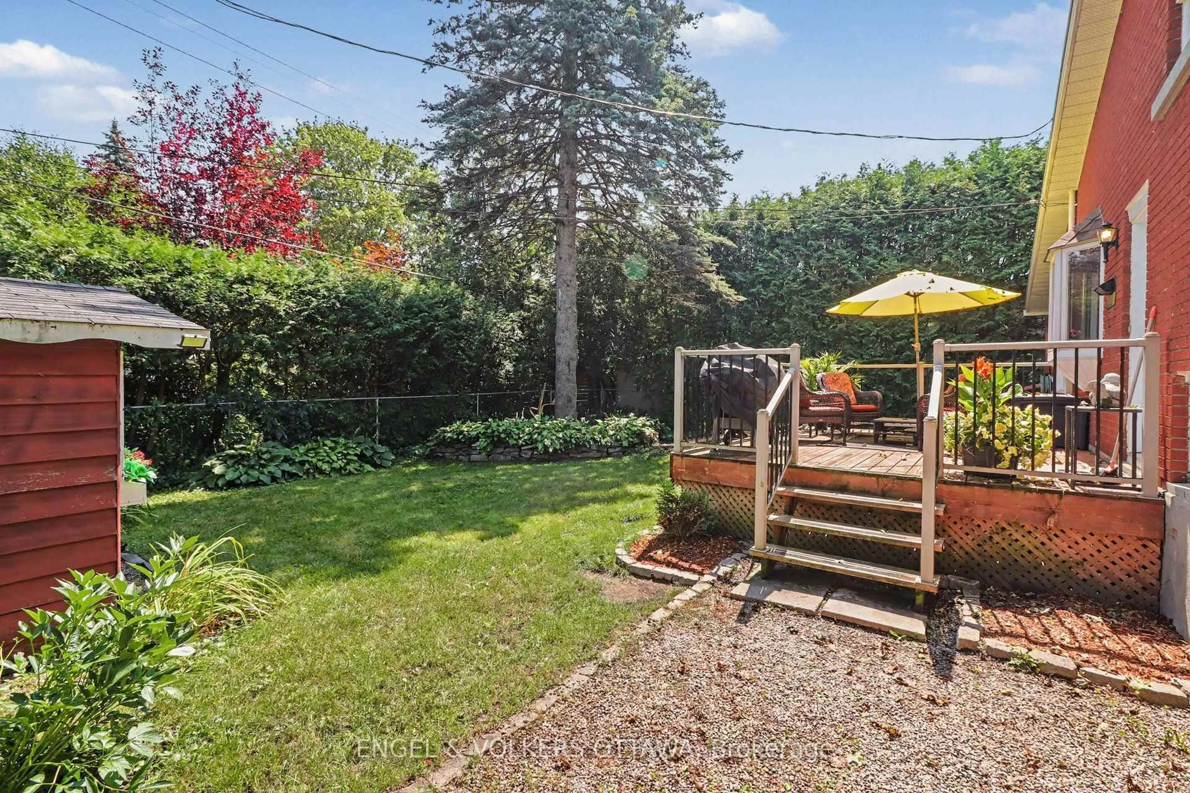 Patio, street for 2715 Colman St, Ottawa Ontario K1V 8J8
