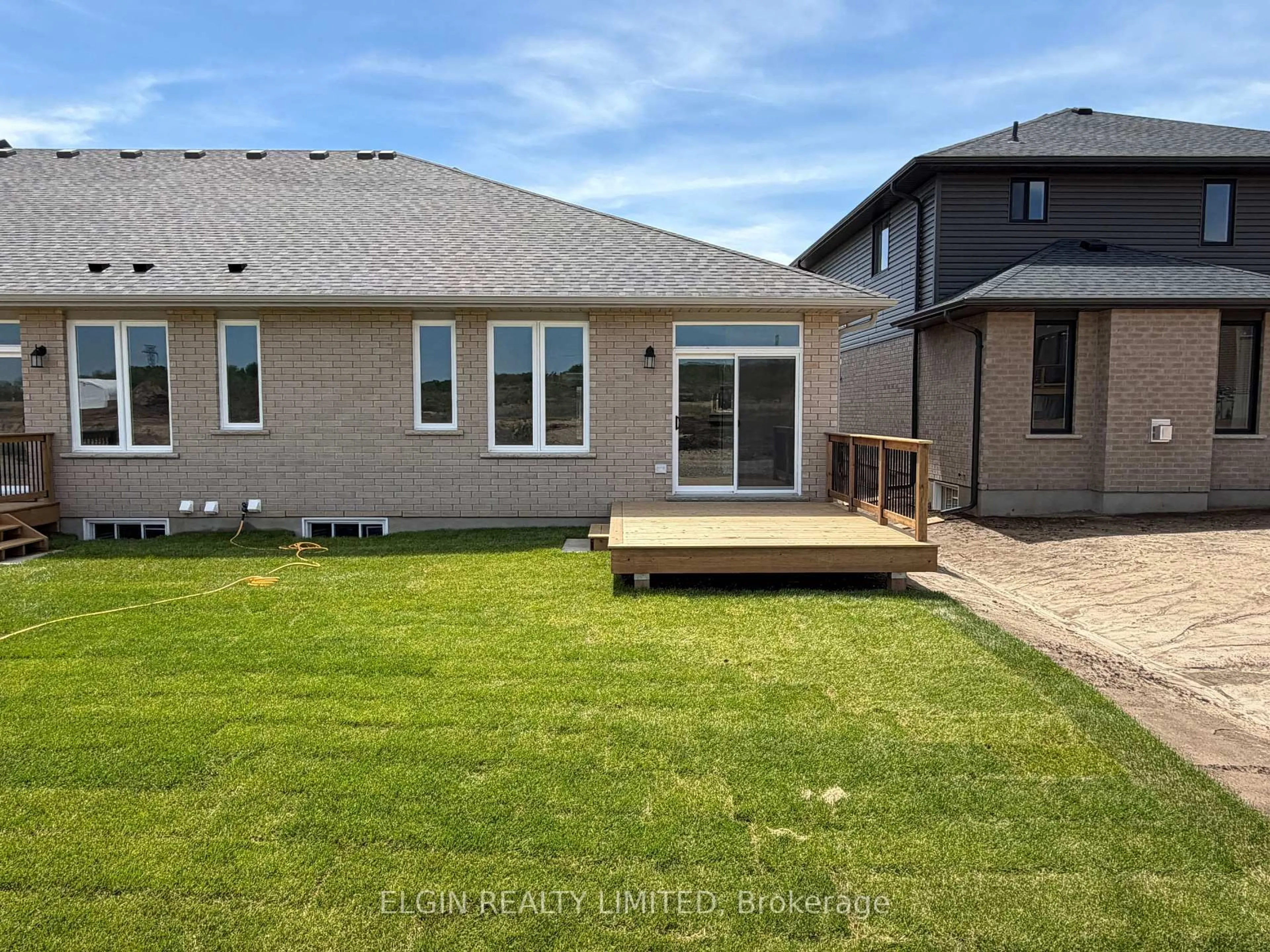 Home with vinyl exterior material, water/lake/river/ocean view for 6 Finch St, Tillsonburg Ontario N4G 0L9
