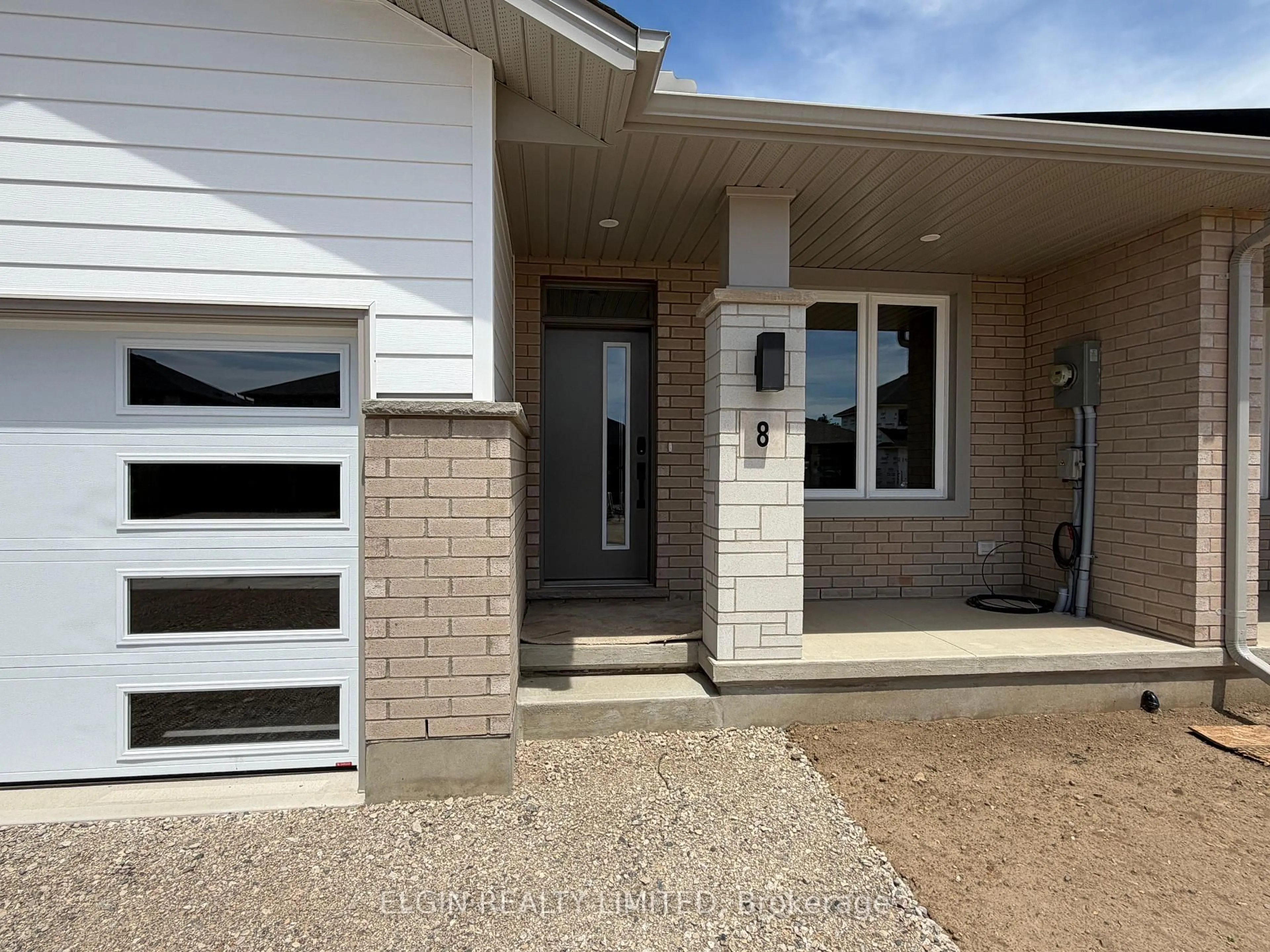 Unknown for 8 Finch St, Tillsonburg Ontario N4G 0L9