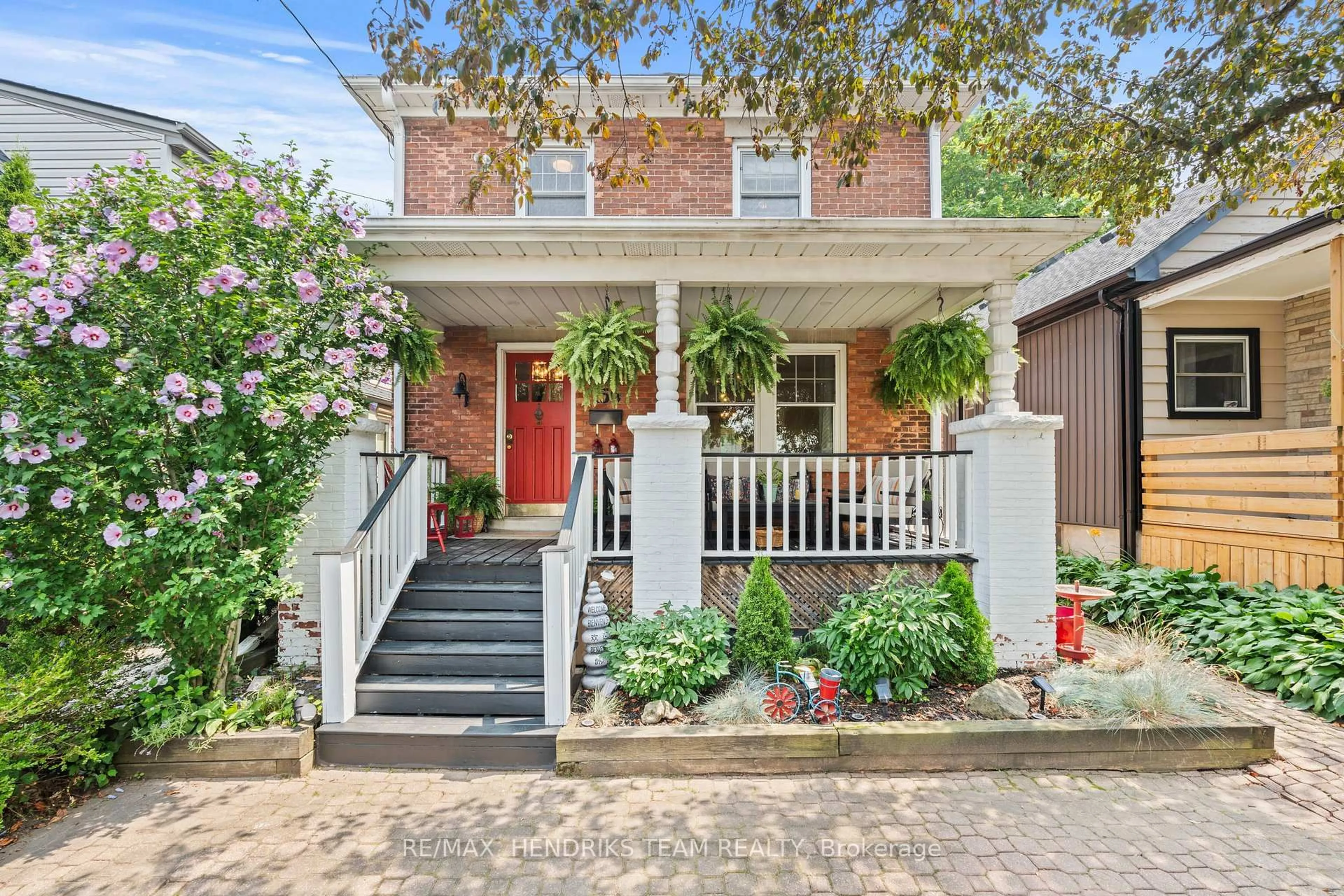 Home with brick exterior material, street for 150 York St, St. Catharines Ontario L2R 6E7