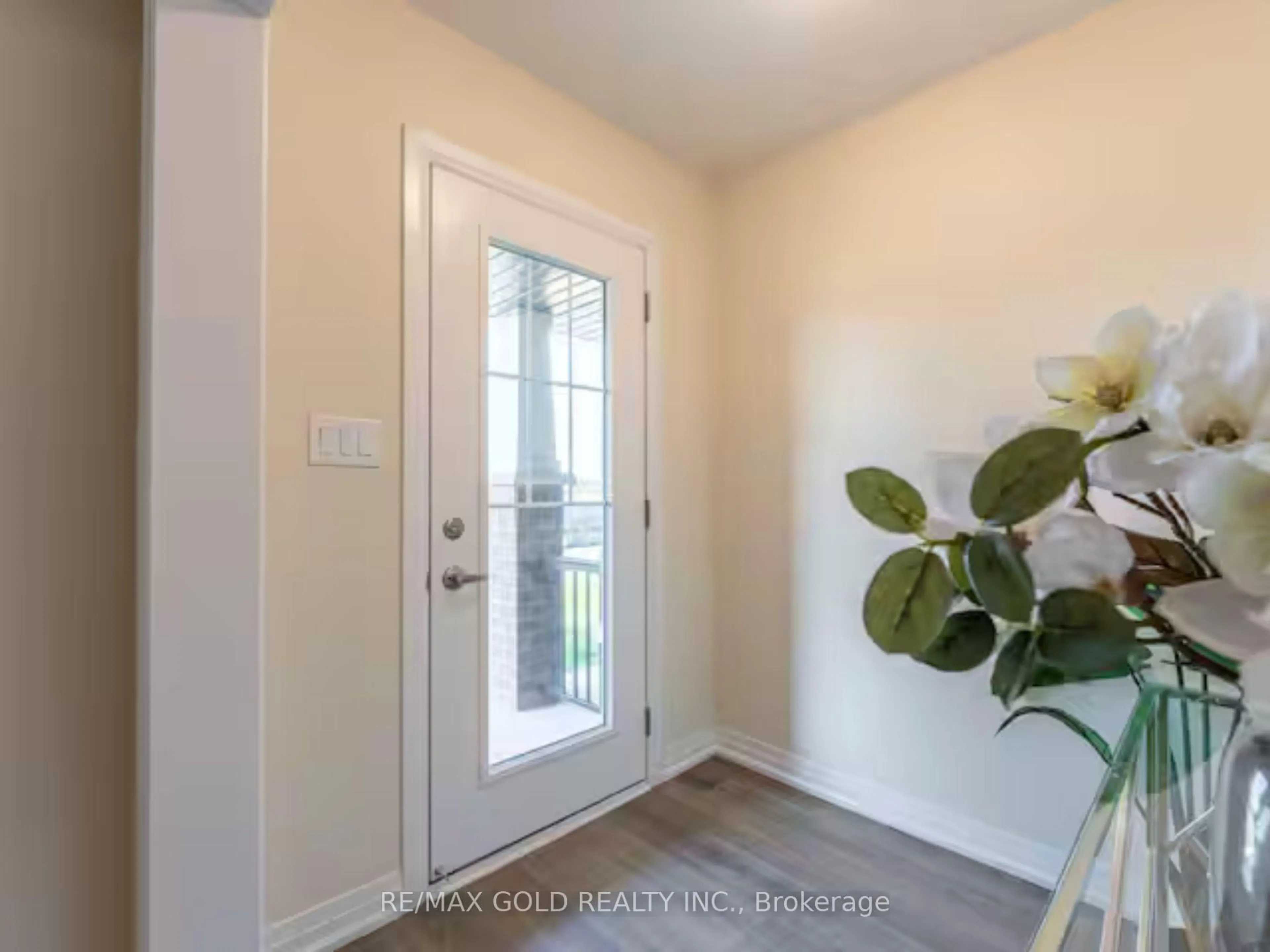 Indoor entryway for 185 Bedrock Dr #13, Hamilton Ontario L8J 0M5