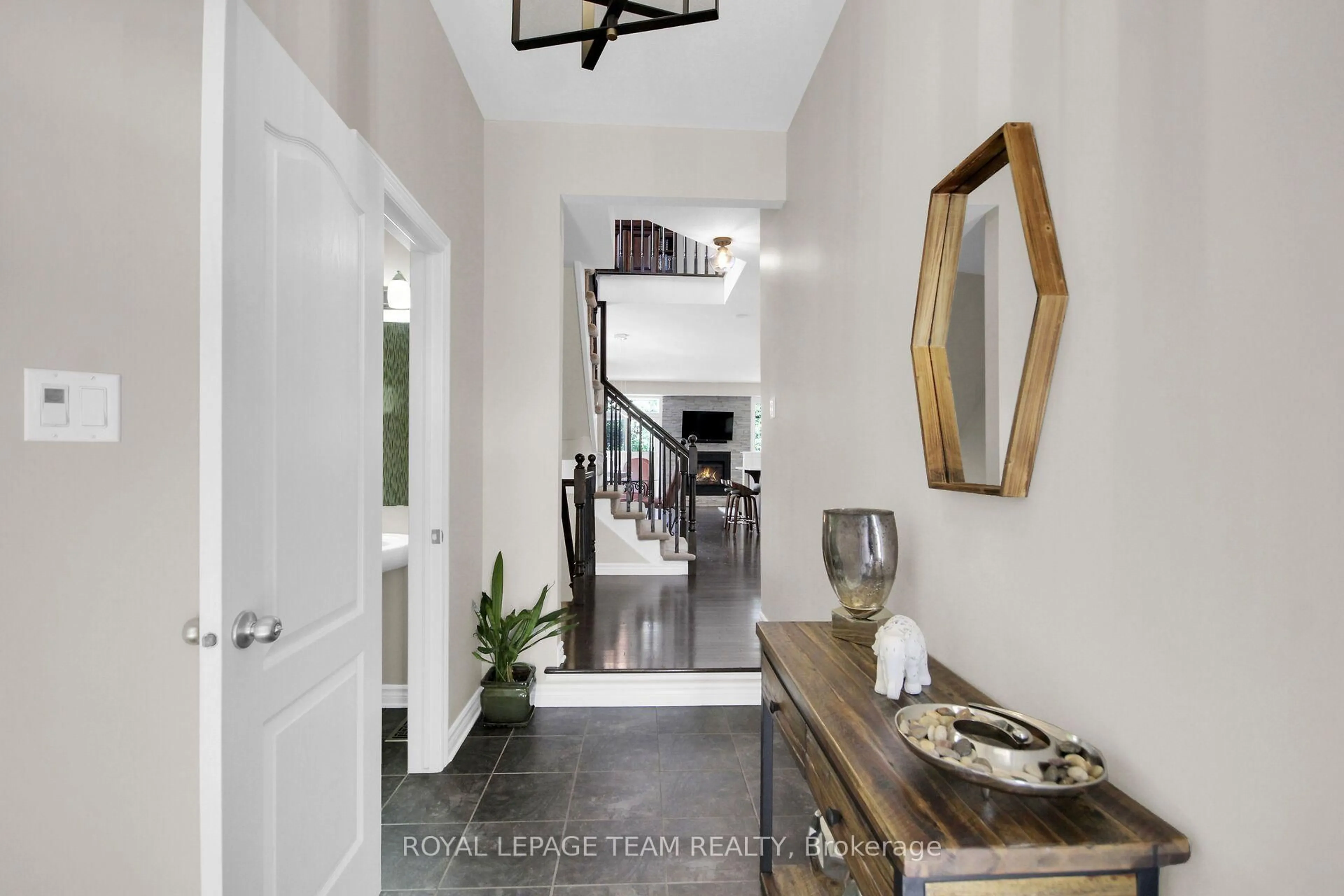 Indoor entryway for 436 Stalwart Cres, Ottawa Ontario K1T 0H2