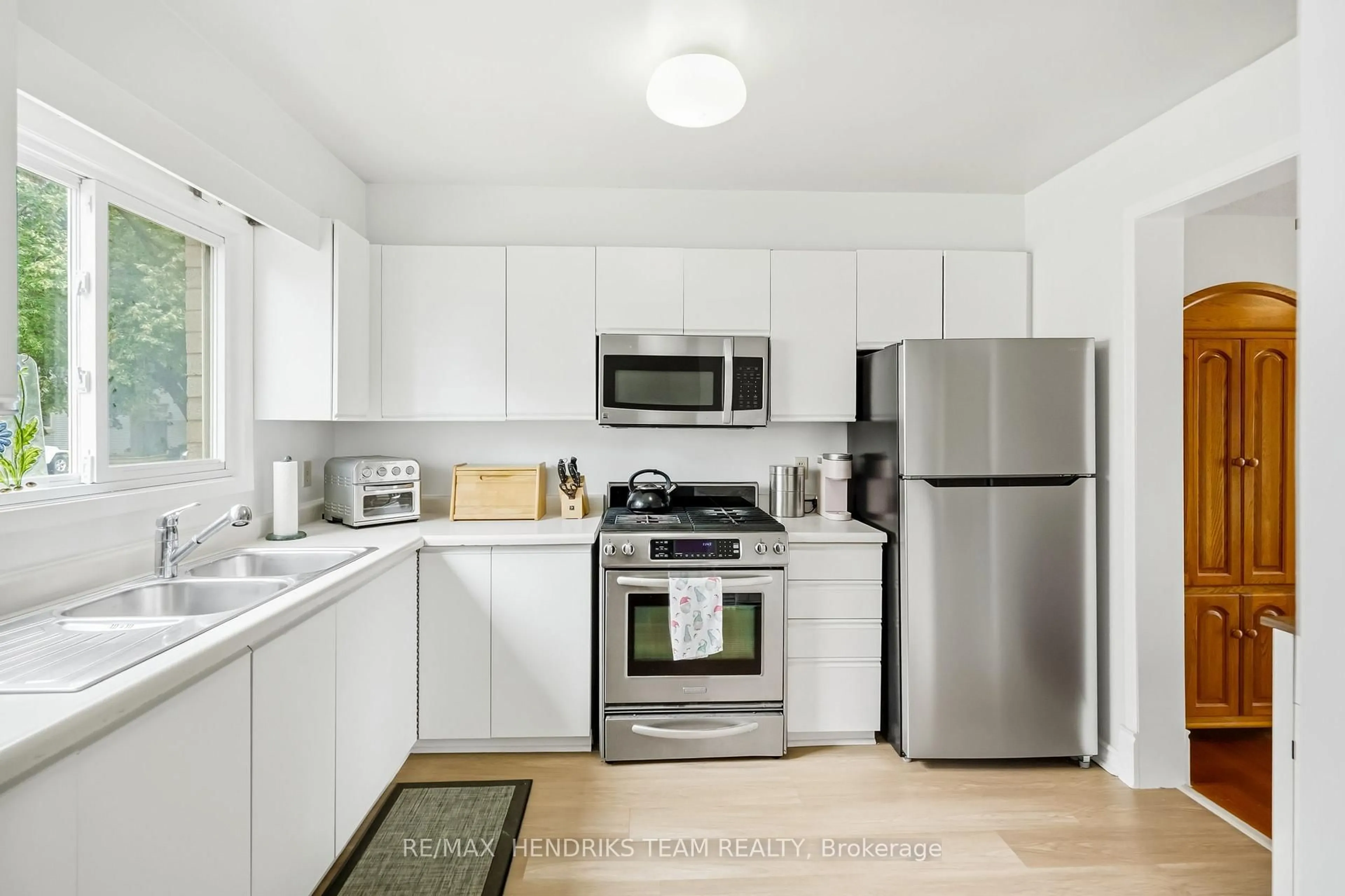 Standard kitchen, unknown for 65 Dorchester Blvd #44, St. Catharines Ontario L2M 7T7
