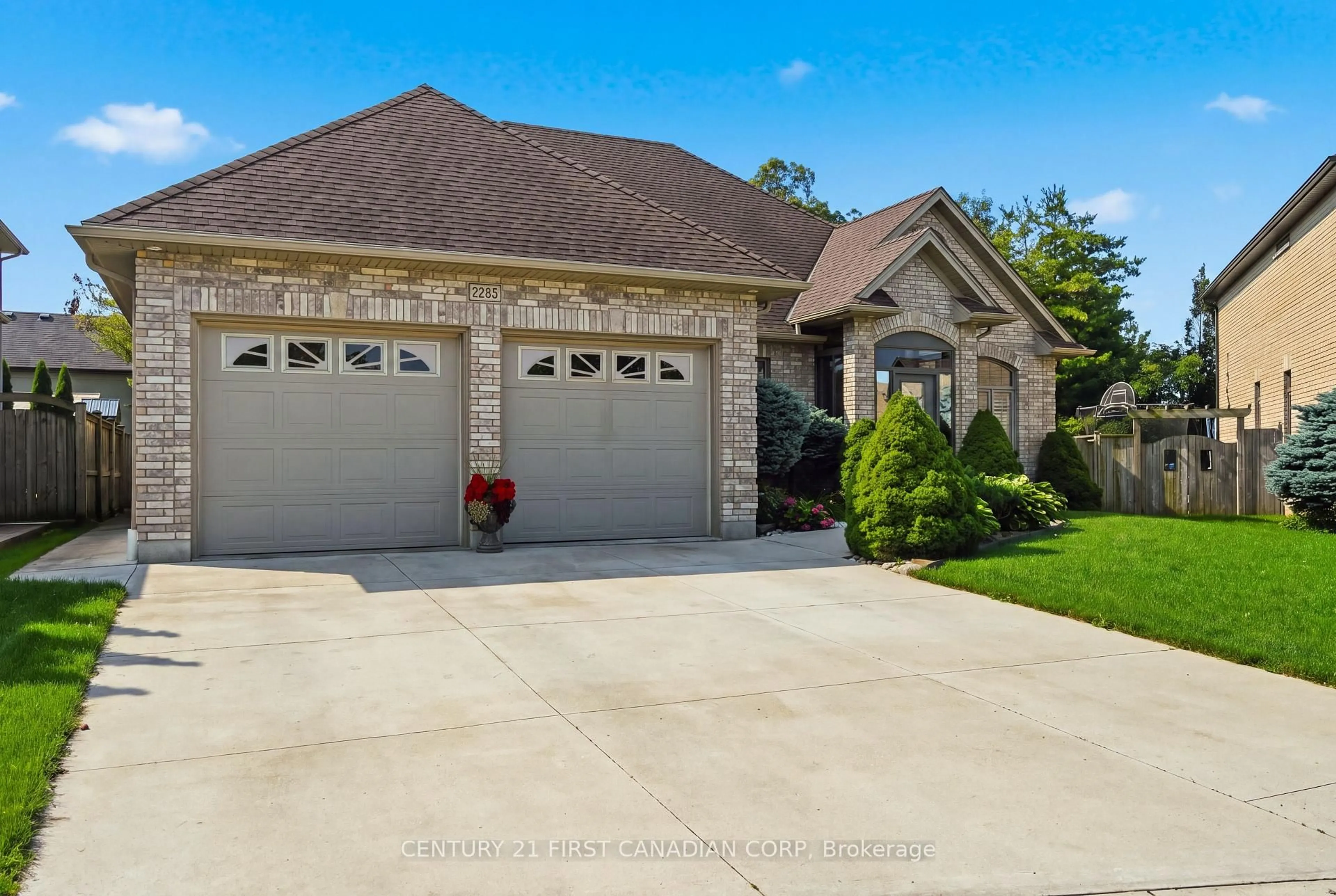 Indoor garage for 2285 Lilac Ave, London South Ontario N6K 5E1