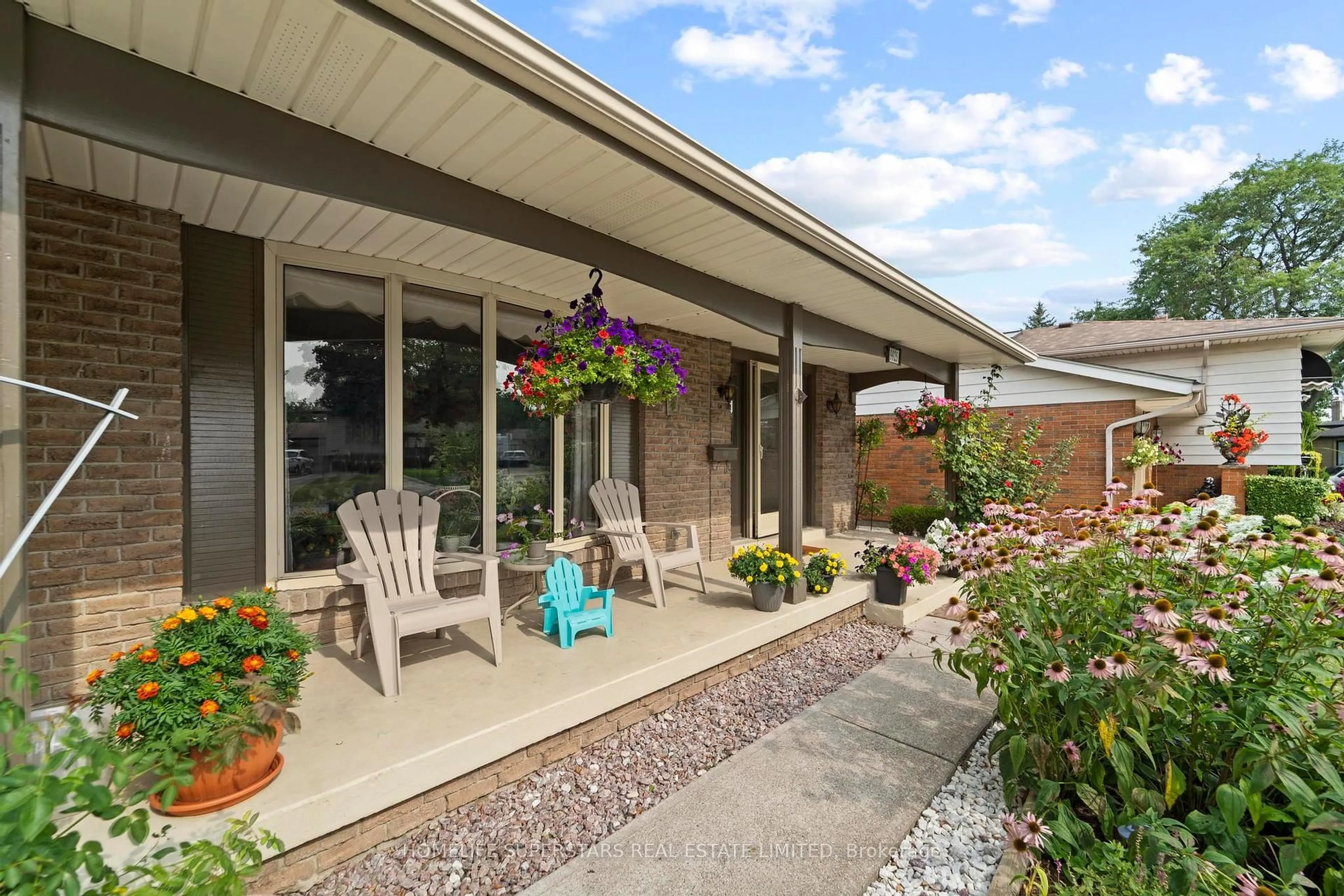 Patio, unknown for 9925 Holly Cres, Windsor Ontario N8R 1Y6