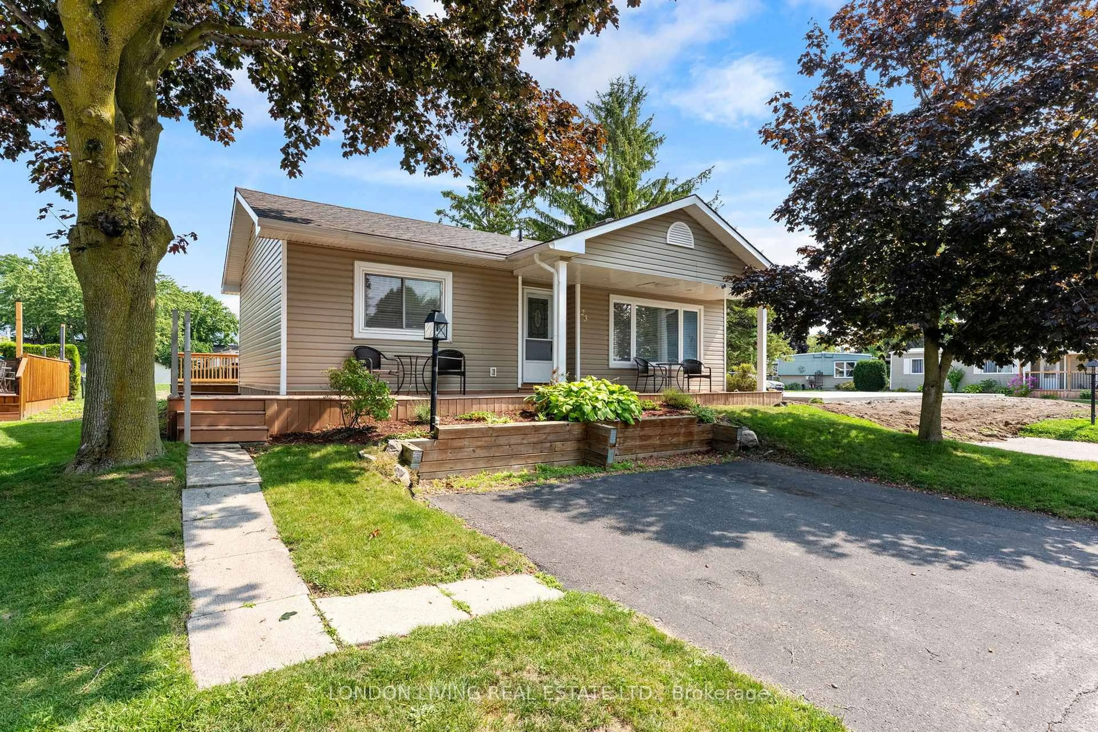 Home with vinyl exterior material, street for 23 Pebble Beach Pkwy, South Huron Ontario N0M 1T0