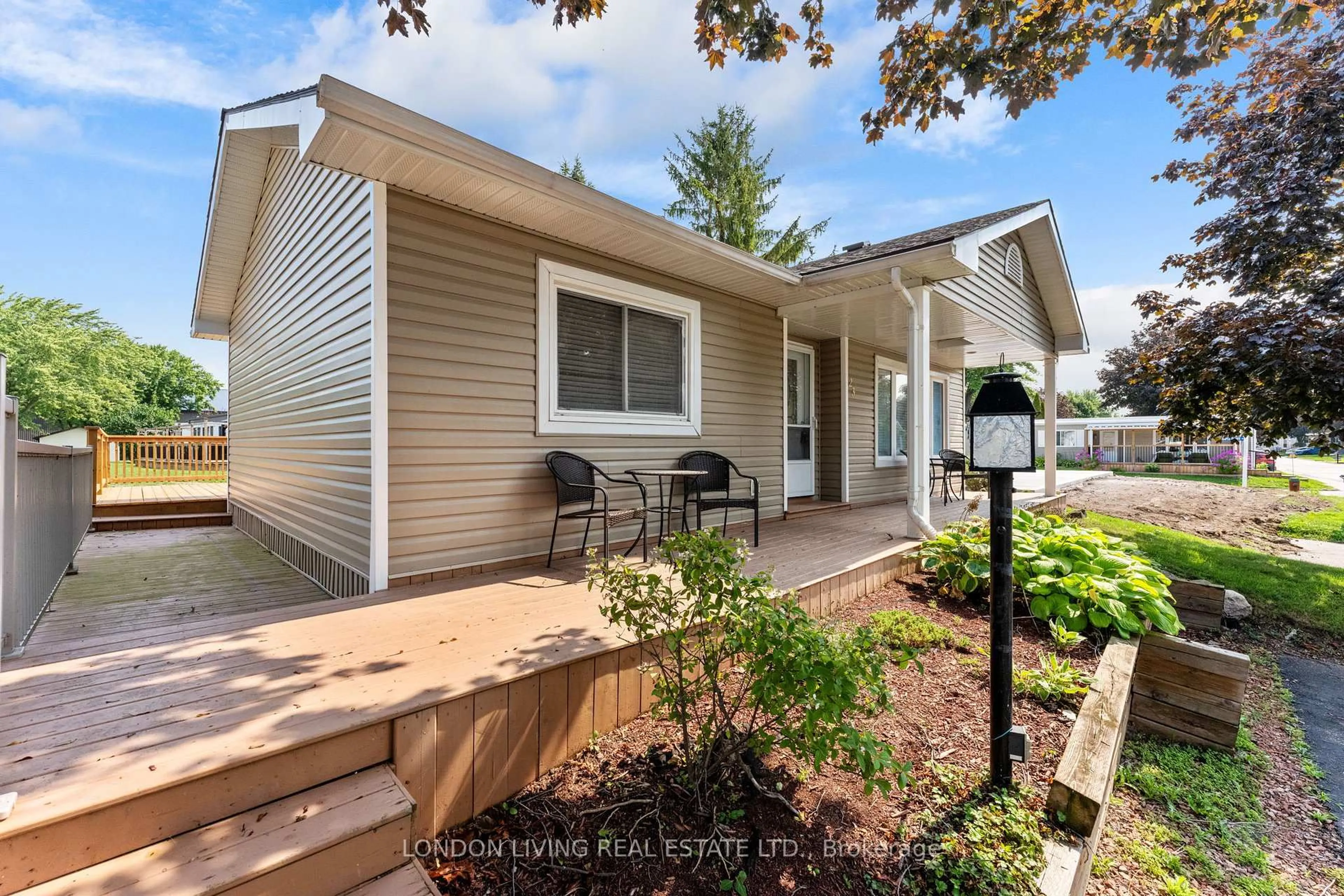 Home with vinyl exterior material, street for 23 Pebble Beach Pkwy, South Huron Ontario N0M 1T0