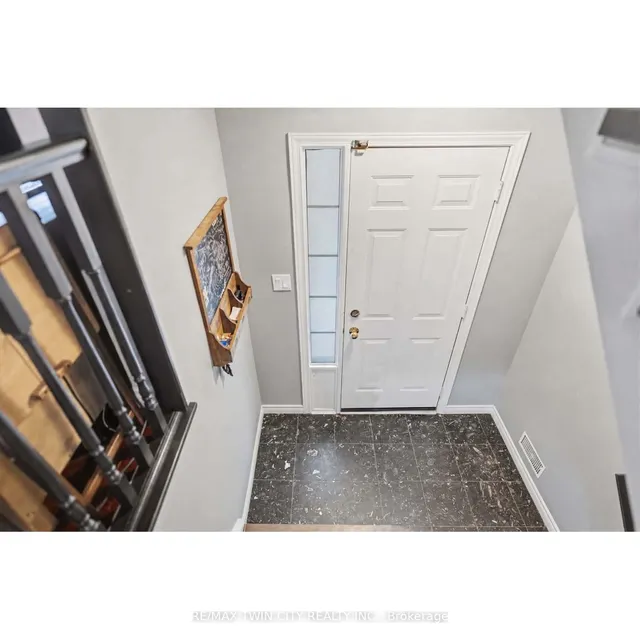 692 Grange Cres, Waterloo 2