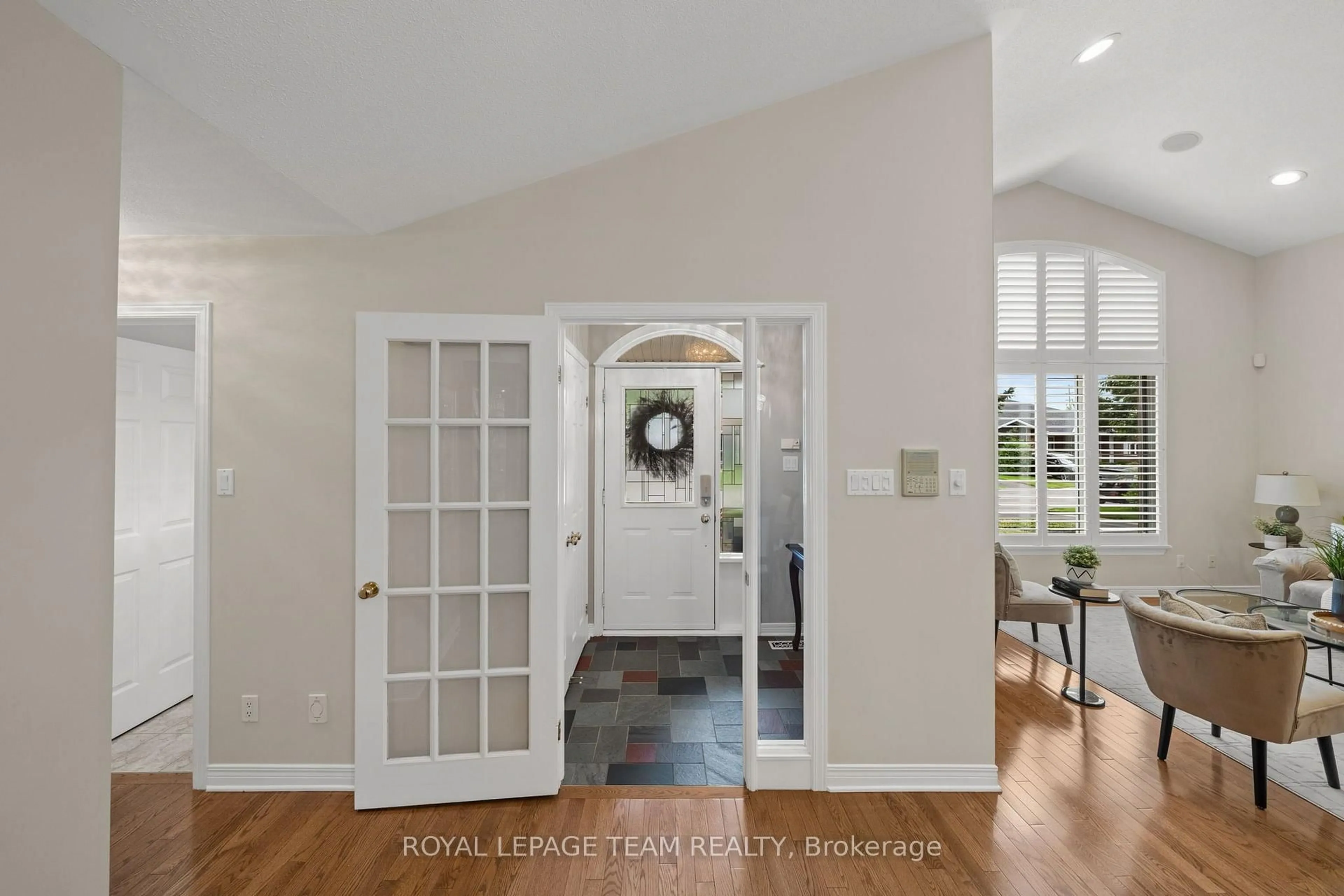Indoor entryway for 791 Hot Springs Way, Ottawa Ontario K1V 1S5