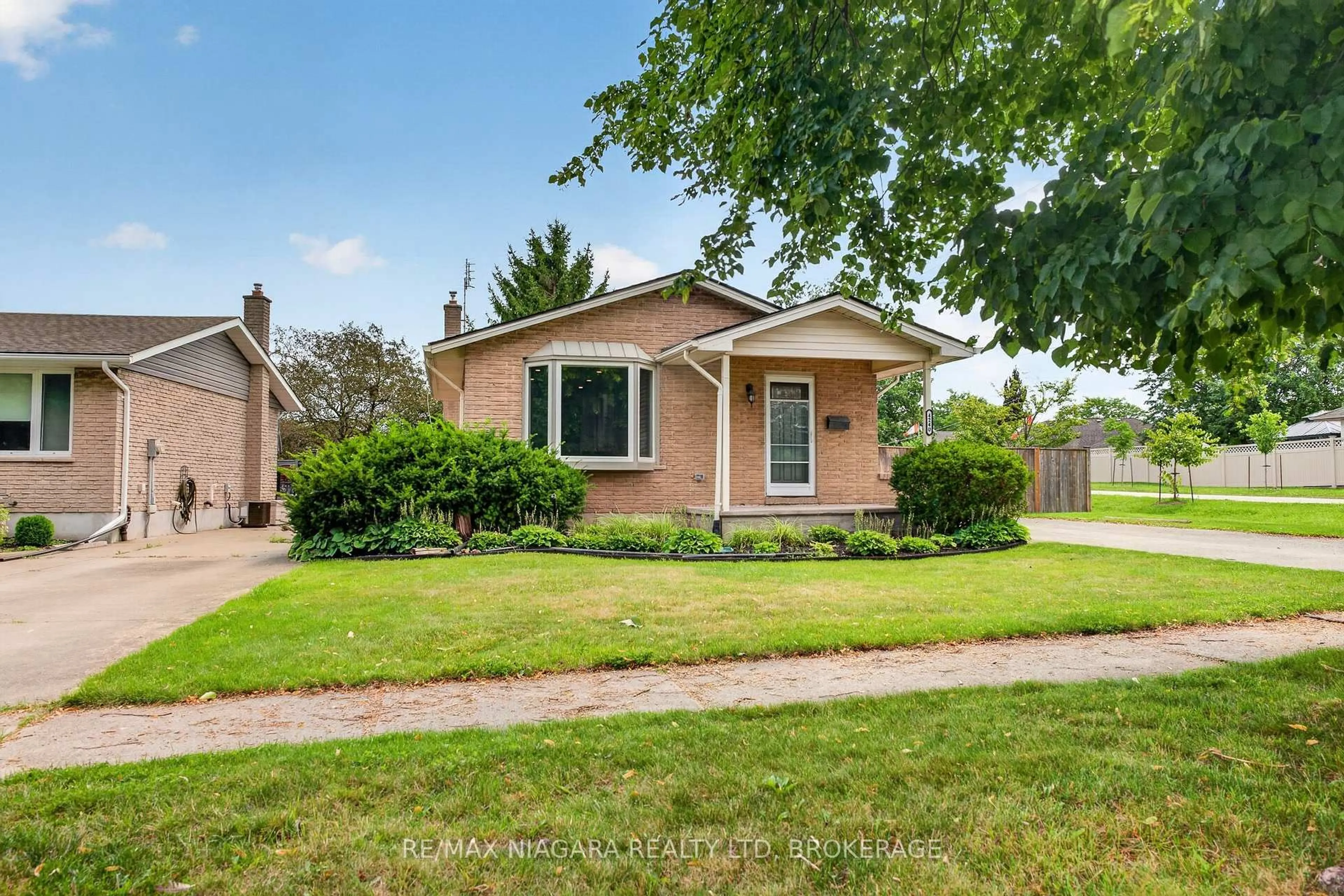 Home with brick exterior material, street for 4240 Brookdale Dr, Niagara Falls Ontario L2H 2B5
