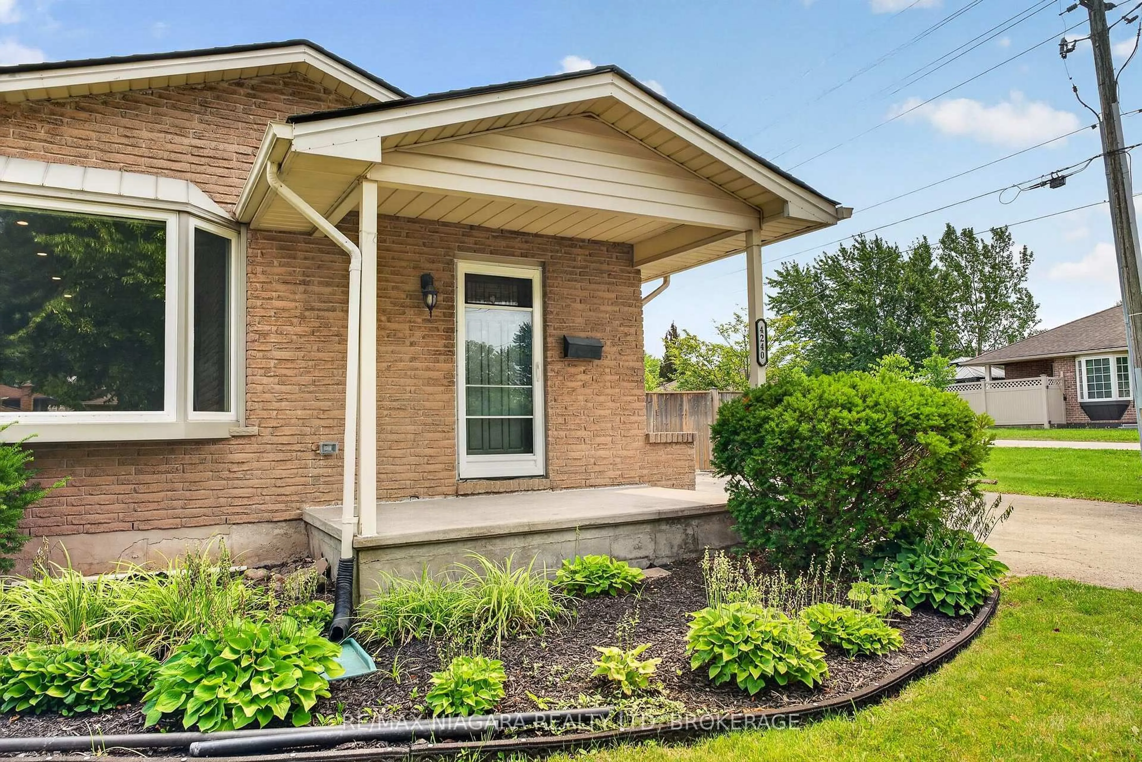Home with brick exterior material, street for 4240 Brookdale Dr, Niagara Falls Ontario L2H 2B5