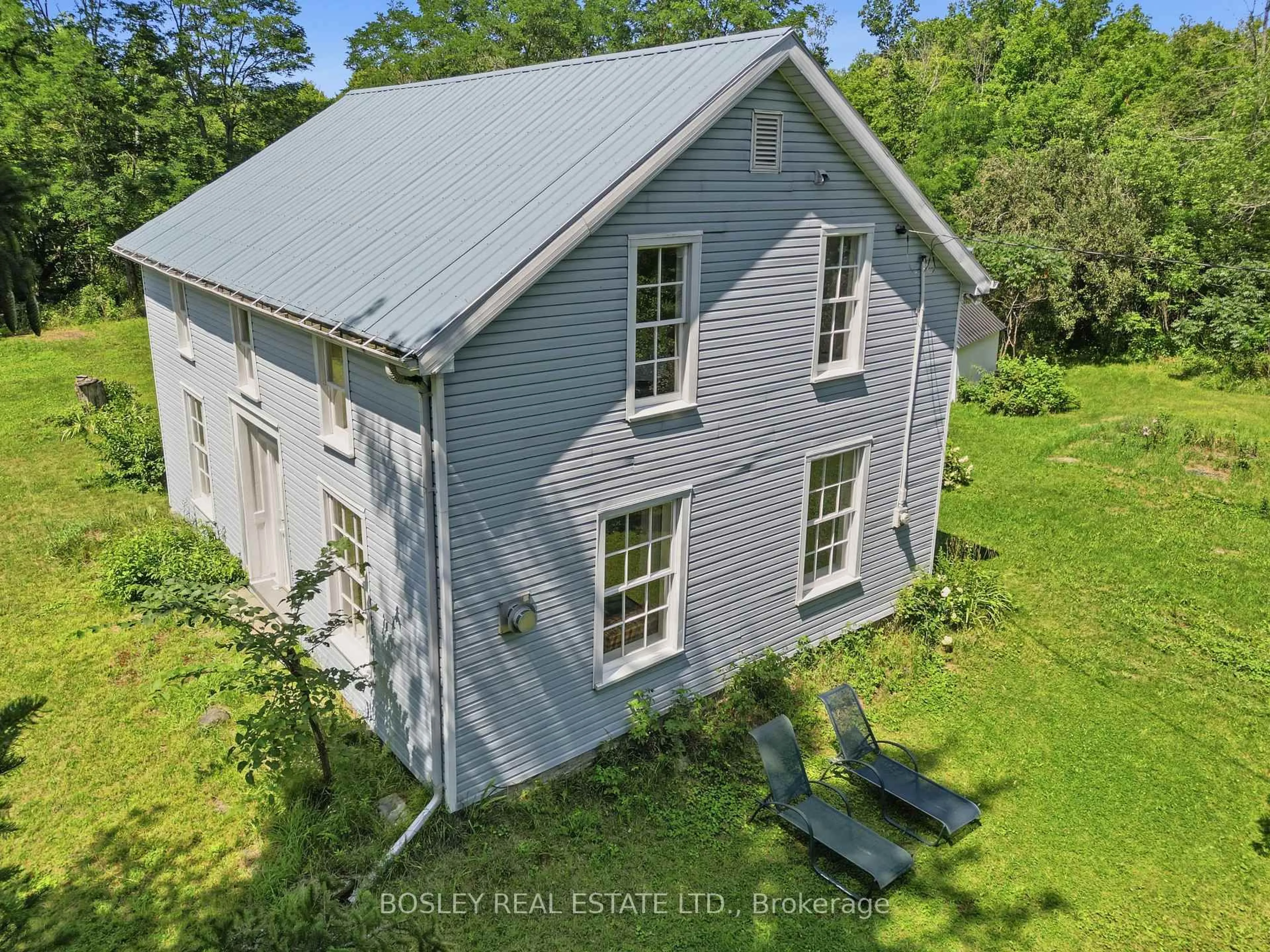 A pic from outside/outdoor area/front of a property/back of a property/a pic from drone, building for 11 Buttermilk Lane, Limoges Ontario K0K 2M0