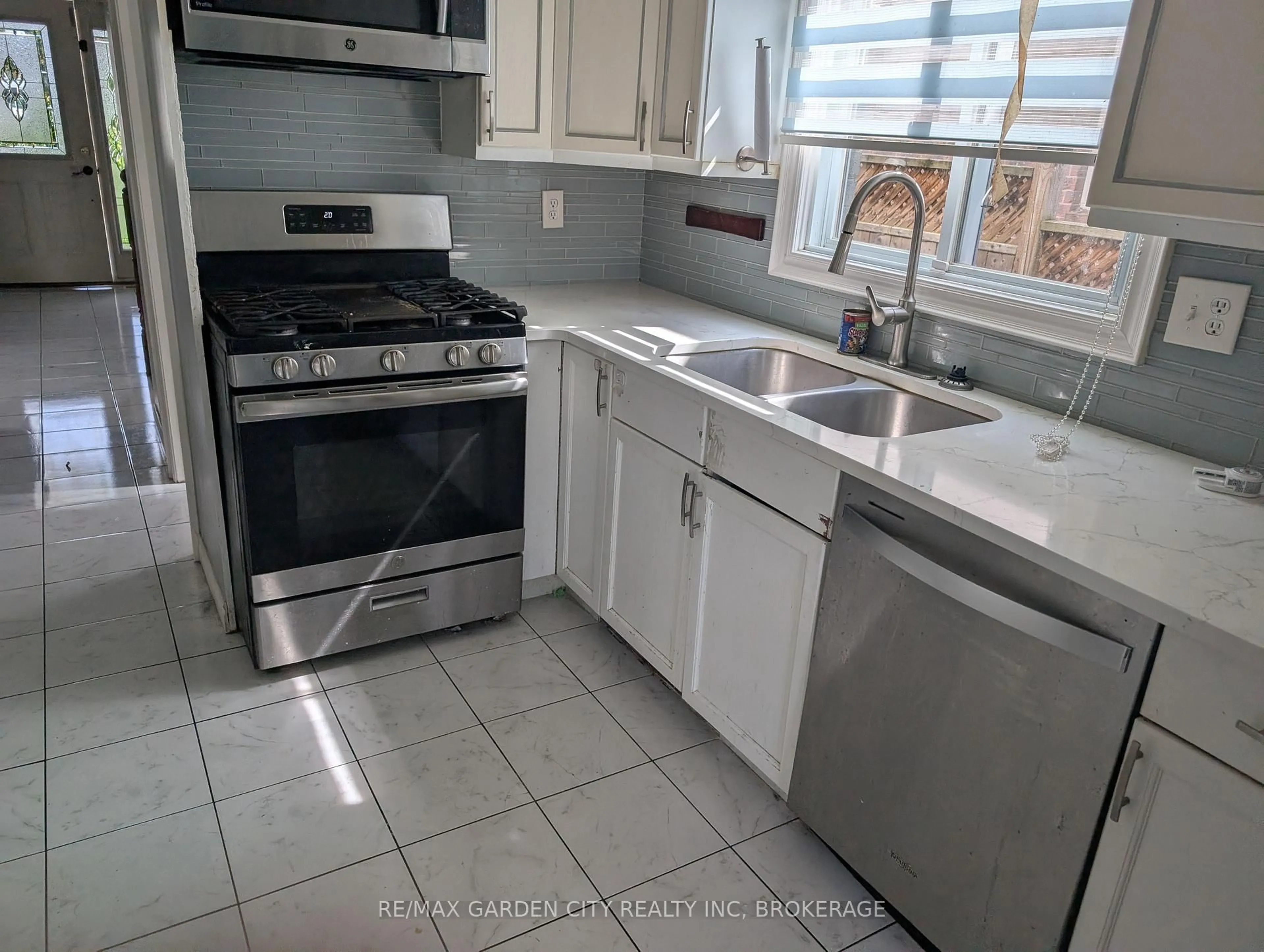 Standard kitchen, ceramic/tile floor for 158 SUMMERS Dr, Thorold Ontario L2V 5A1