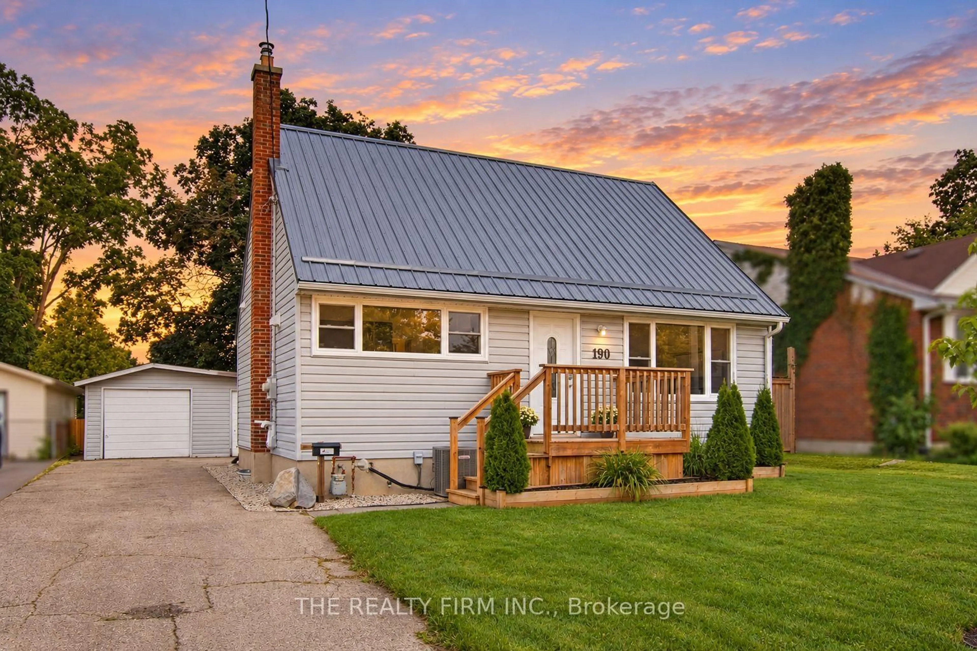Home with vinyl exterior material, street for 190 Vancouver St, London East Ontario N5W 4R7