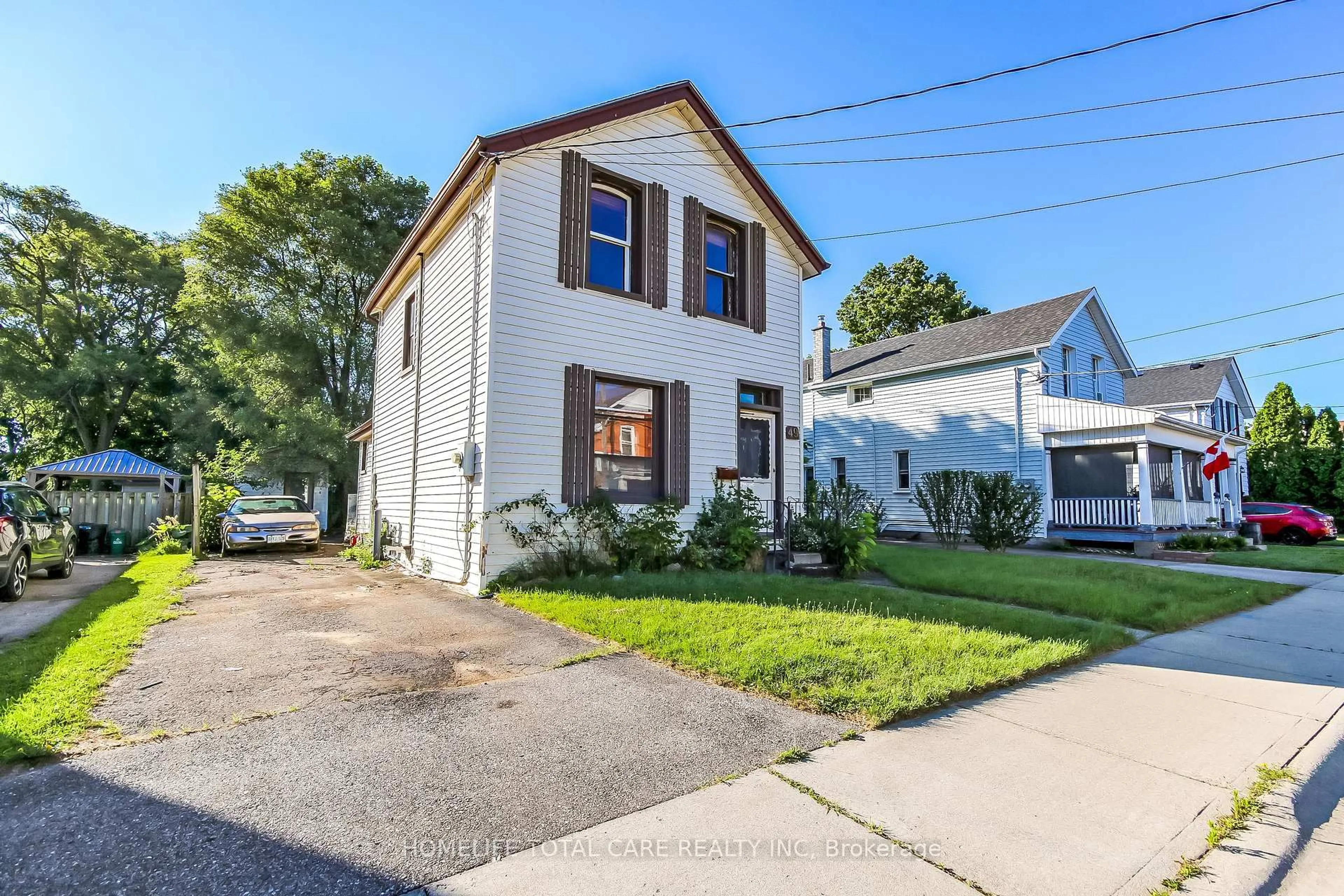 A pic from outside/outdoor area/front of a property/back of a property/a pic from drone, street for 49 GRAND St, Brantford Ontario N3R 4B3