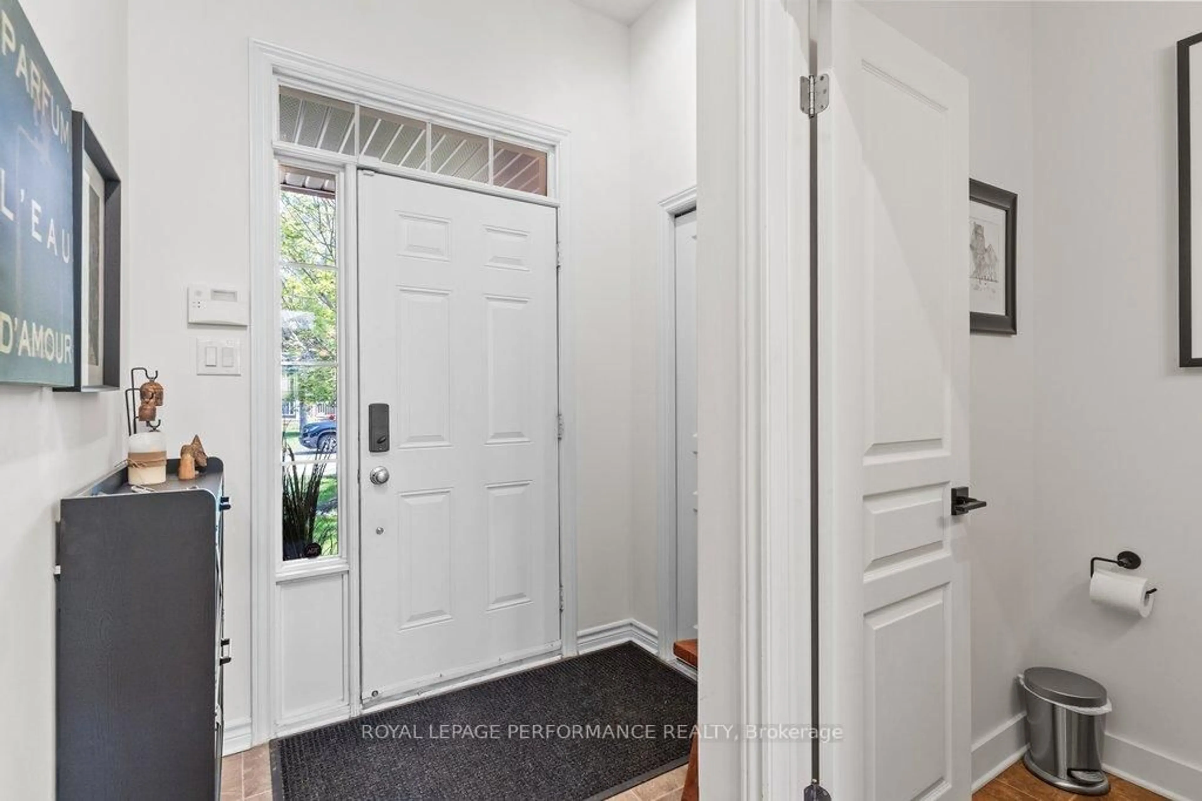 Indoor entryway for 216 Badgeley Ave, Ottawa Ontario K2T 0A4